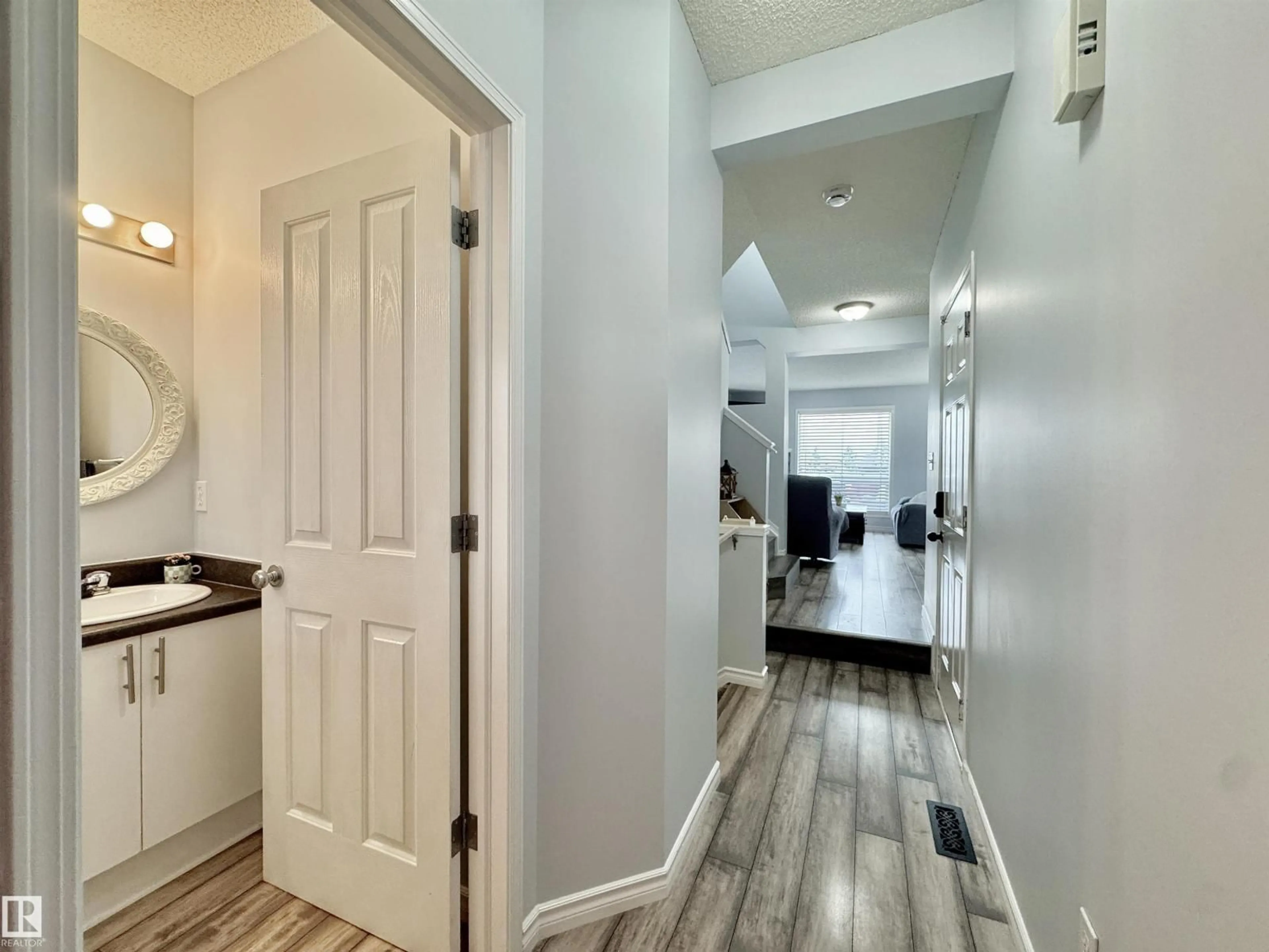 Indoor entryway for 51 GALLOWAY WD, Fort Saskatchewan Alberta T8L0A3