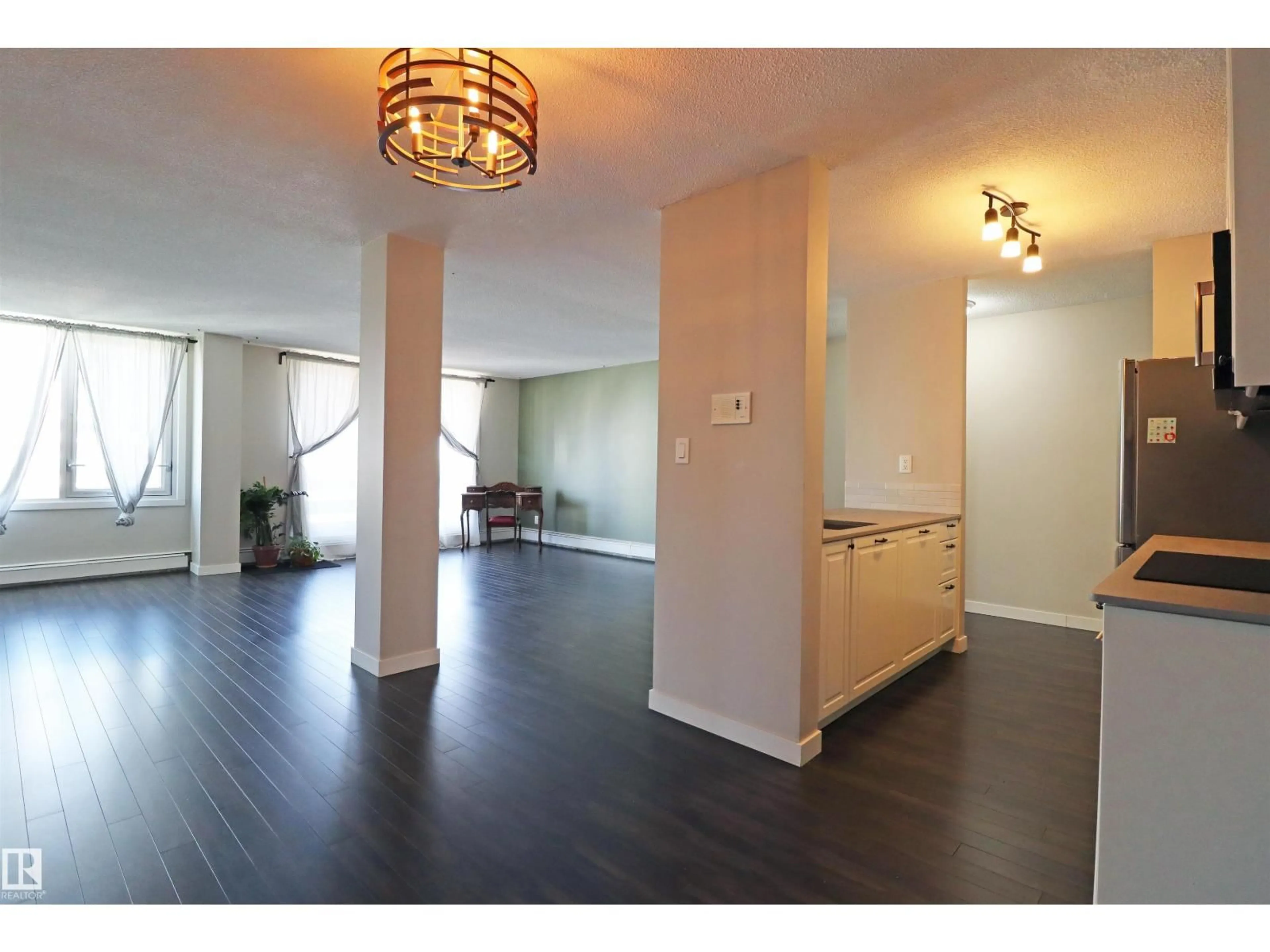 Indoor foyer for 901 - 10160 116 ST, Edmonton Alberta T5K1V9