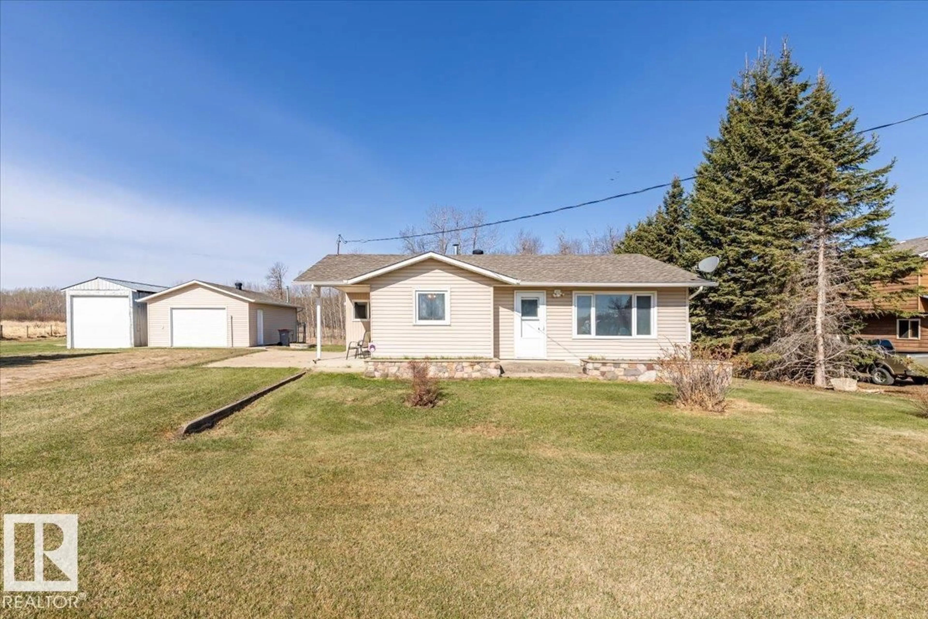 A pic from outside/outdoor area/front of a property/back of a property/a pic from drone, street for 417 SWEDBERG ST, Rural Wetaskiwin County Alberta T0C2C0