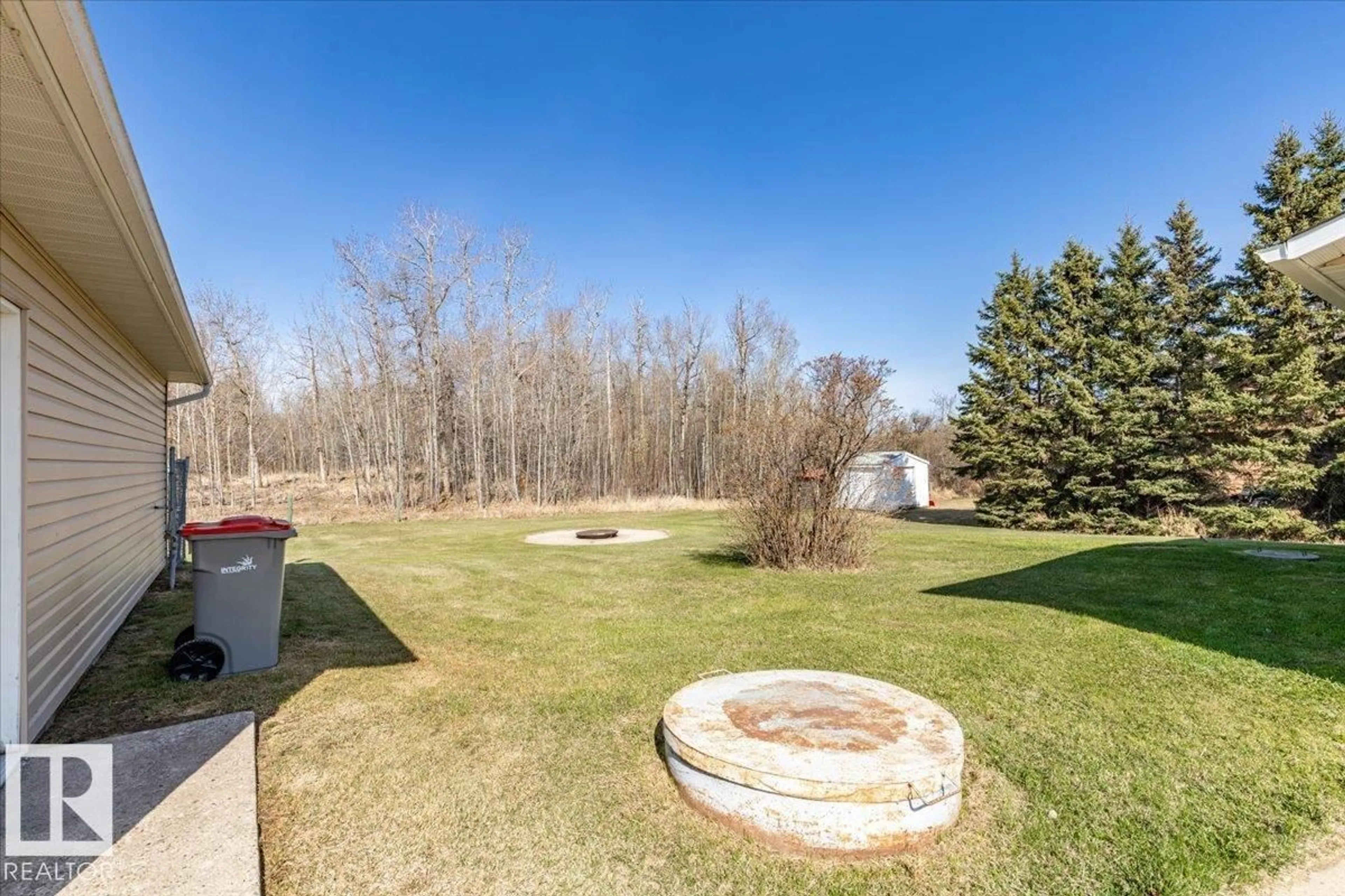 A pic from outside/outdoor area/front of a property/back of a property/a pic from drone, unknown for 417 SWEDBERG ST, Rural Wetaskiwin County Alberta T0C2C0