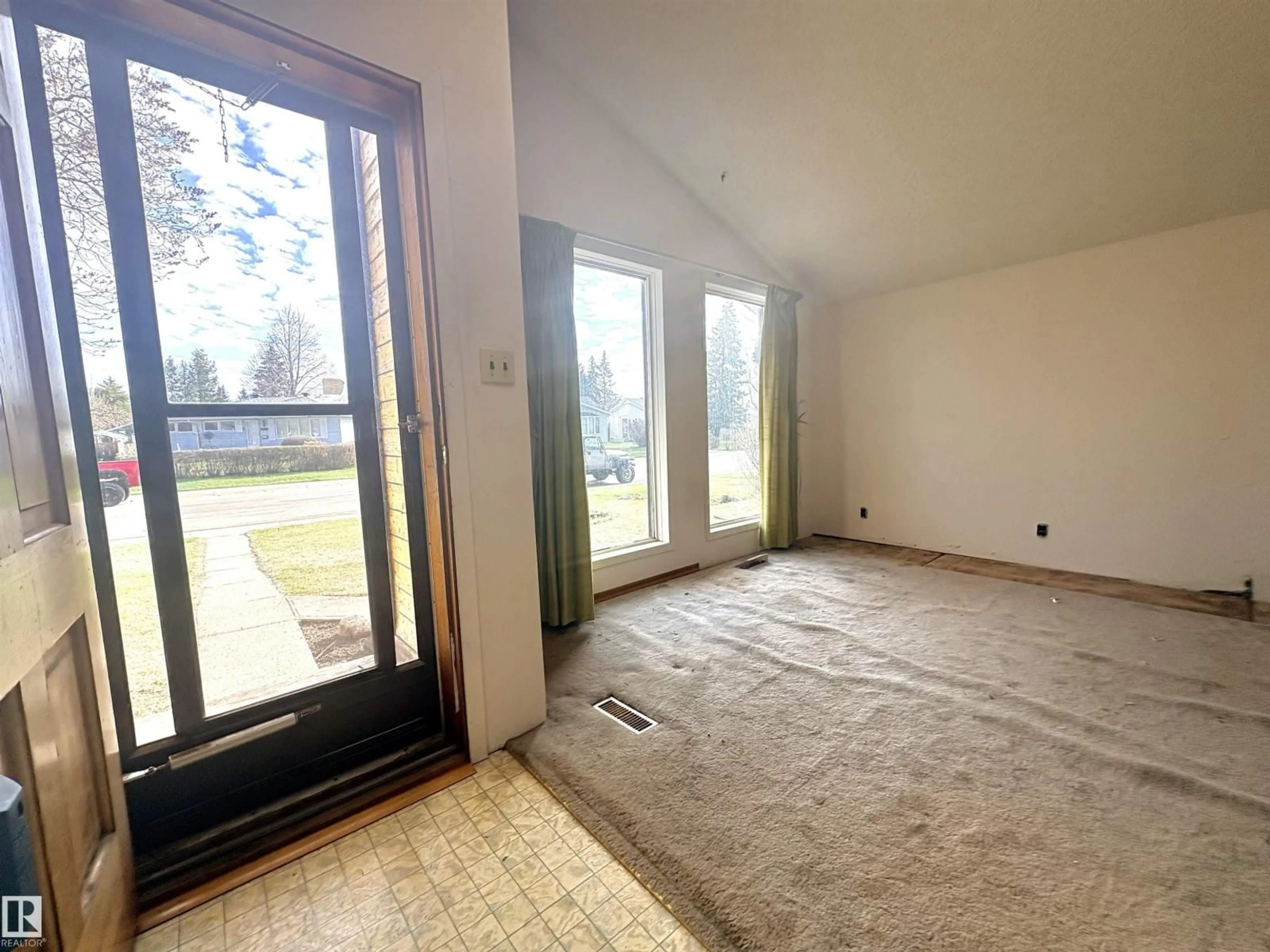 A pic of a room for NW - 16321 109A AV, Edmonton Alberta T5P1C5