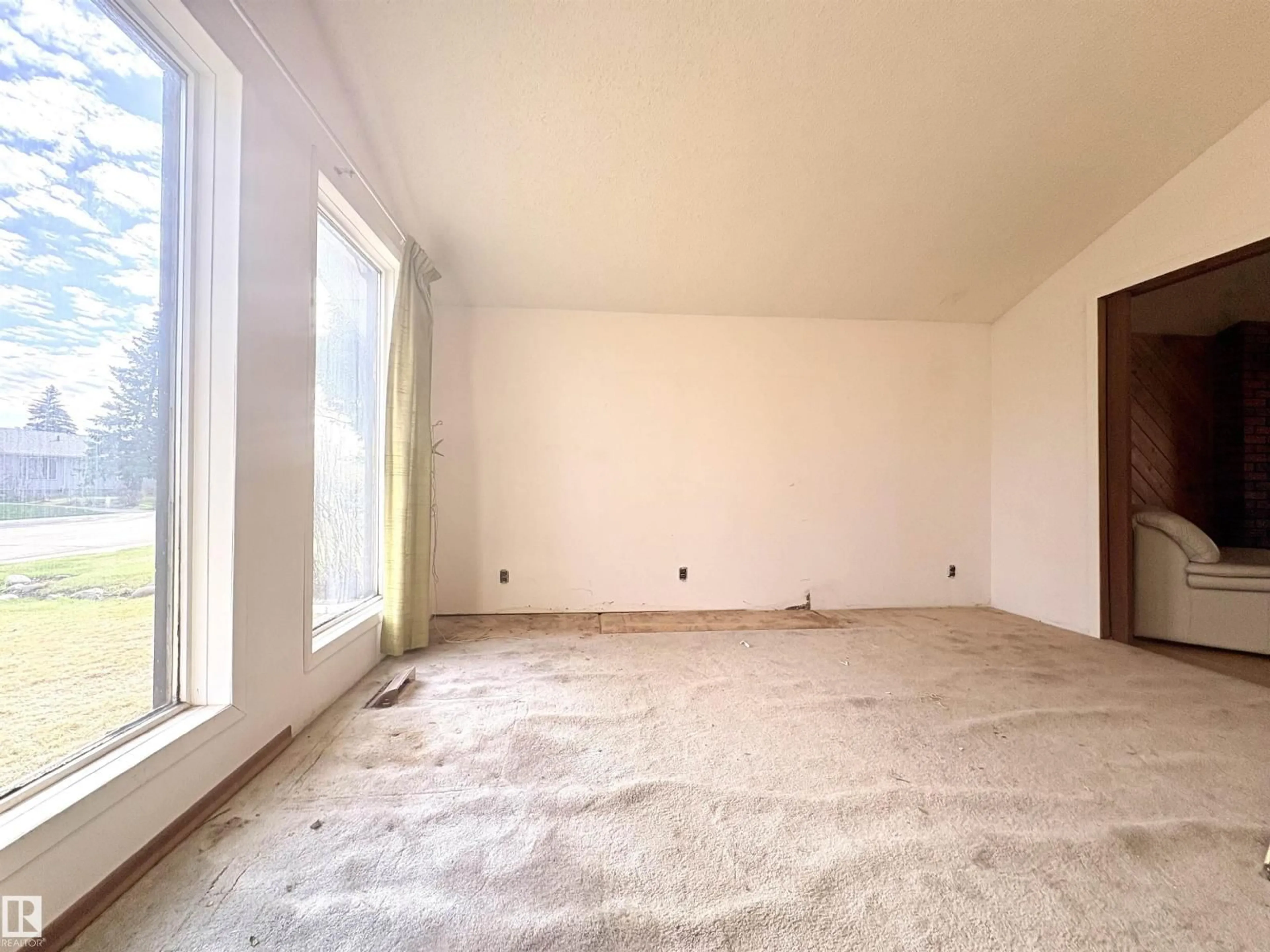A pic of a room for NW - 16321 109A AV, Edmonton Alberta T5P1C5