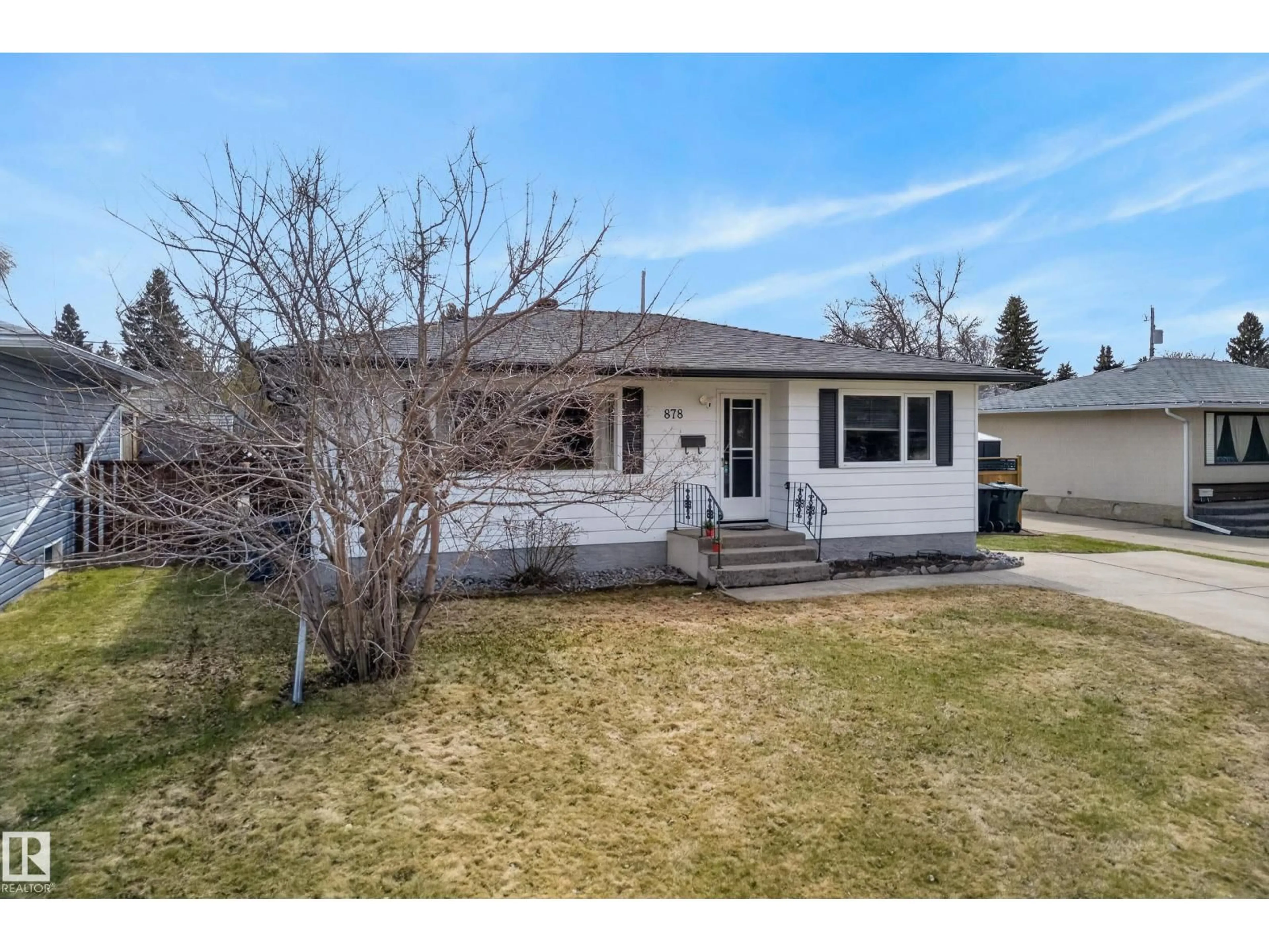 A pic from outside/outdoor area/front of a property/back of a property/a pic from drone, street for 878 JUNIPER AV, Sherwood Park Alberta T8A2C7
