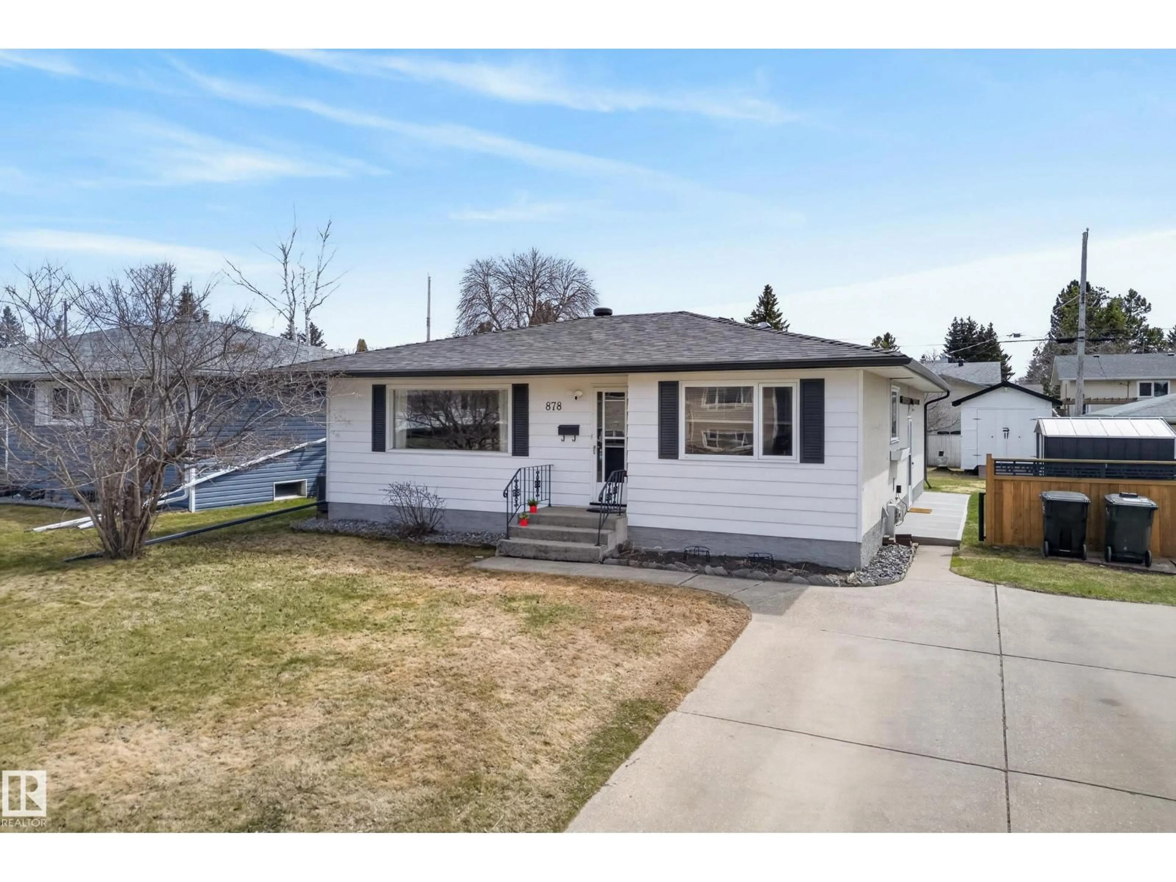 Home with vinyl exterior material, street for 878 JUNIPER AV, Sherwood Park Alberta T8A2C7