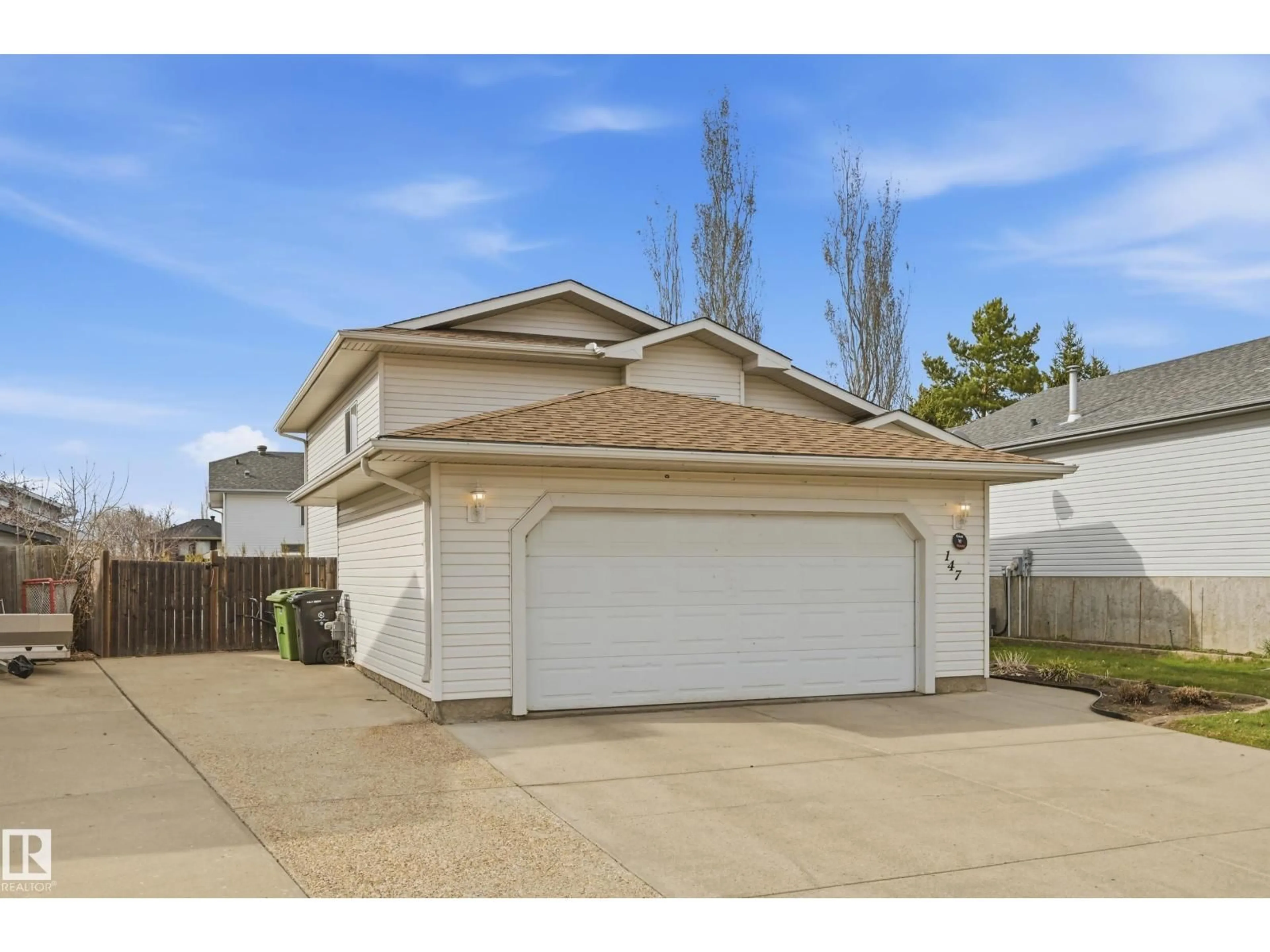 Indoor garage for 147 WESTMEWS DR, Fort Saskatchewan Alberta T8L4H9