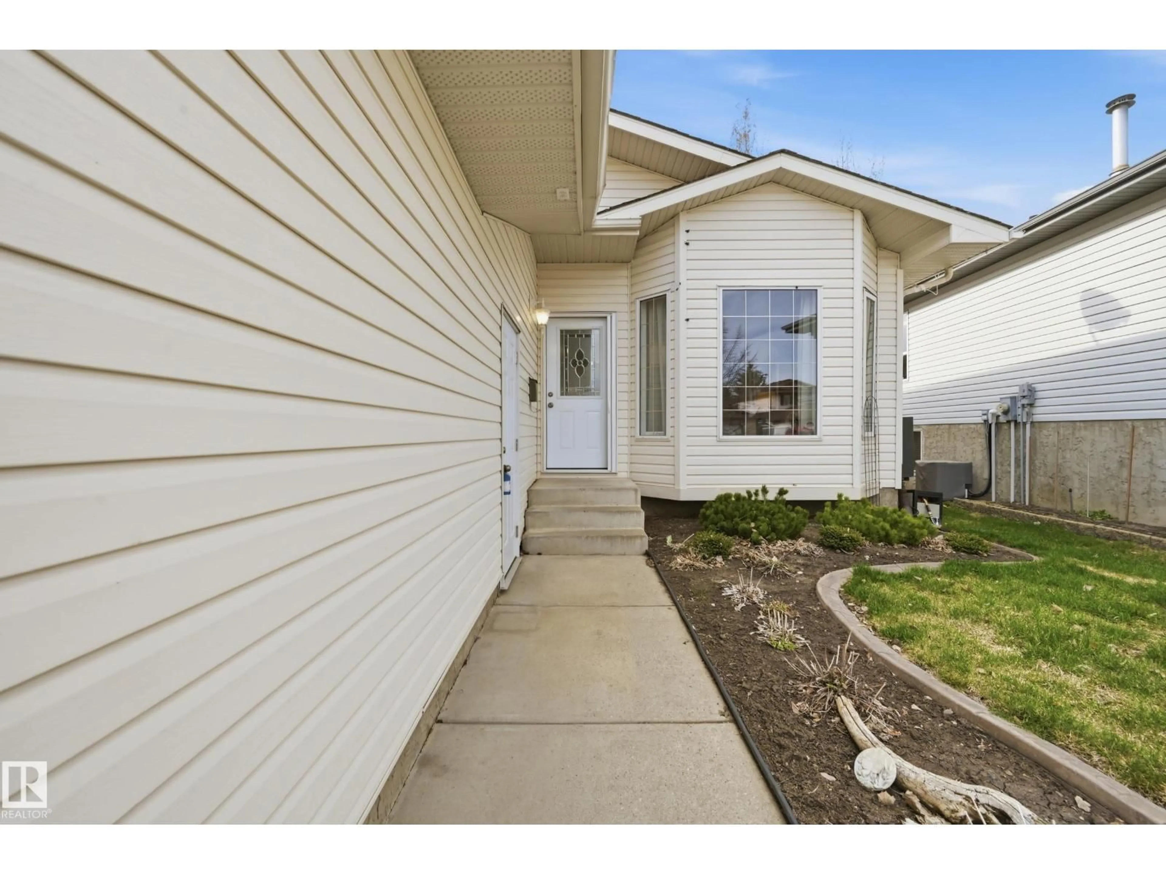 Home with vinyl exterior material, street for 147 WESTMEWS DR, Fort Saskatchewan Alberta T8L4H9