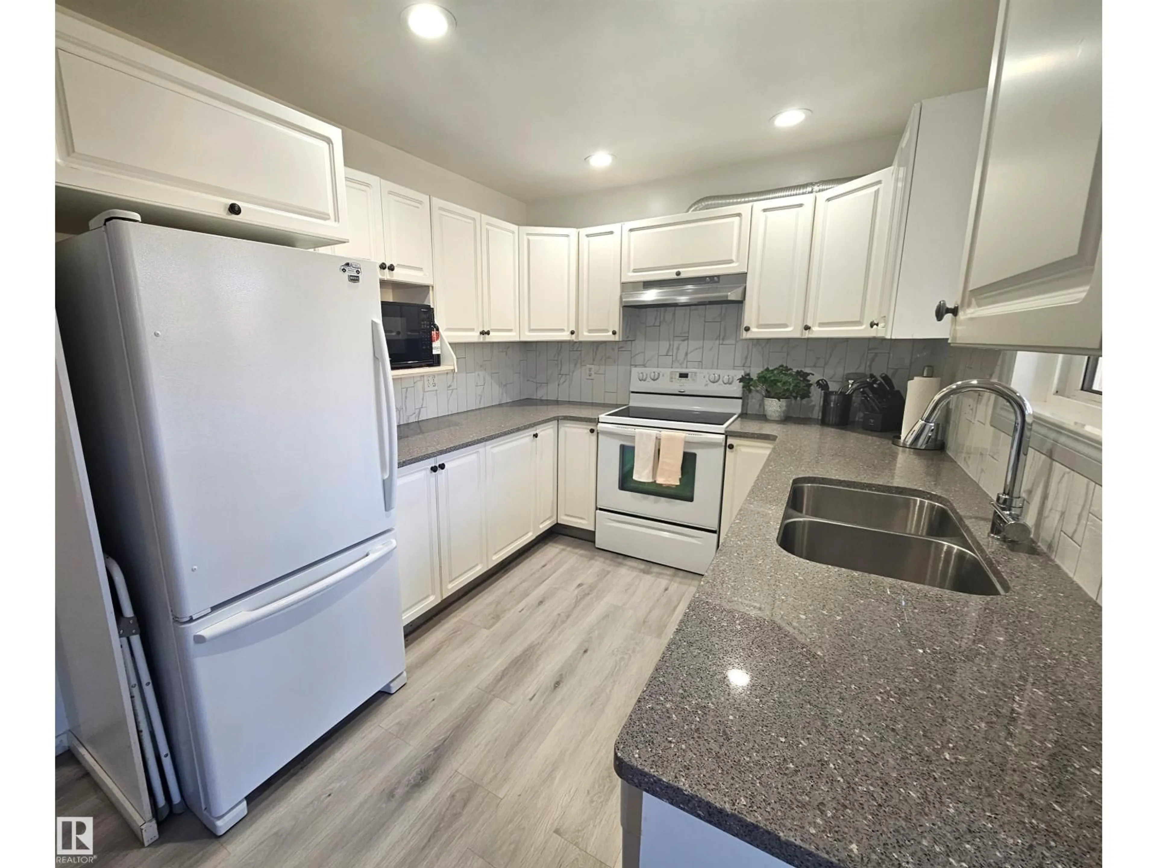 Standard kitchen, unknown for 28 - 3645 145 AV, Edmonton Alberta T5Y2S3
