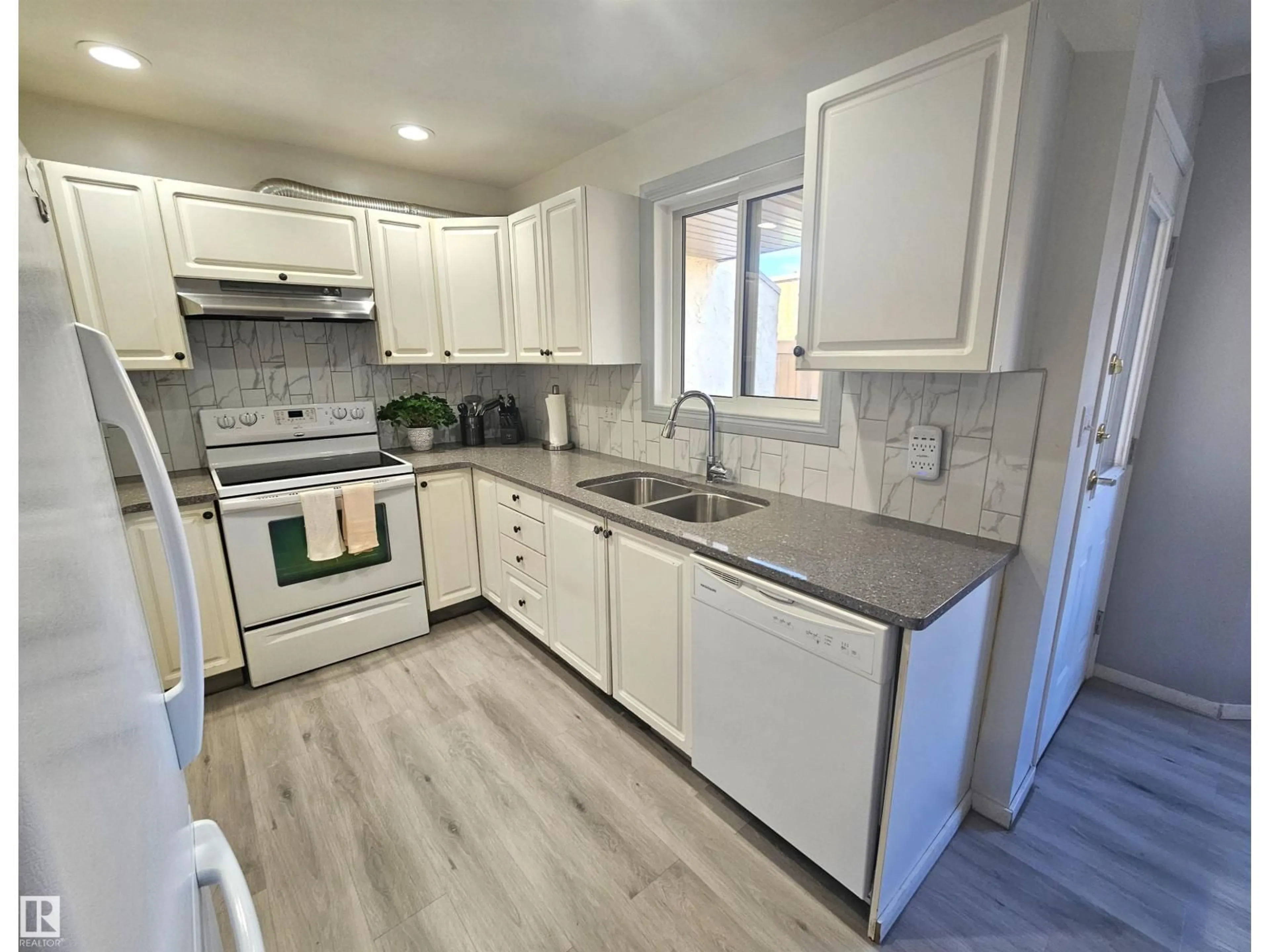Standard kitchen, unknown for 28 - 3645 145 AV, Edmonton Alberta T5Y2S3