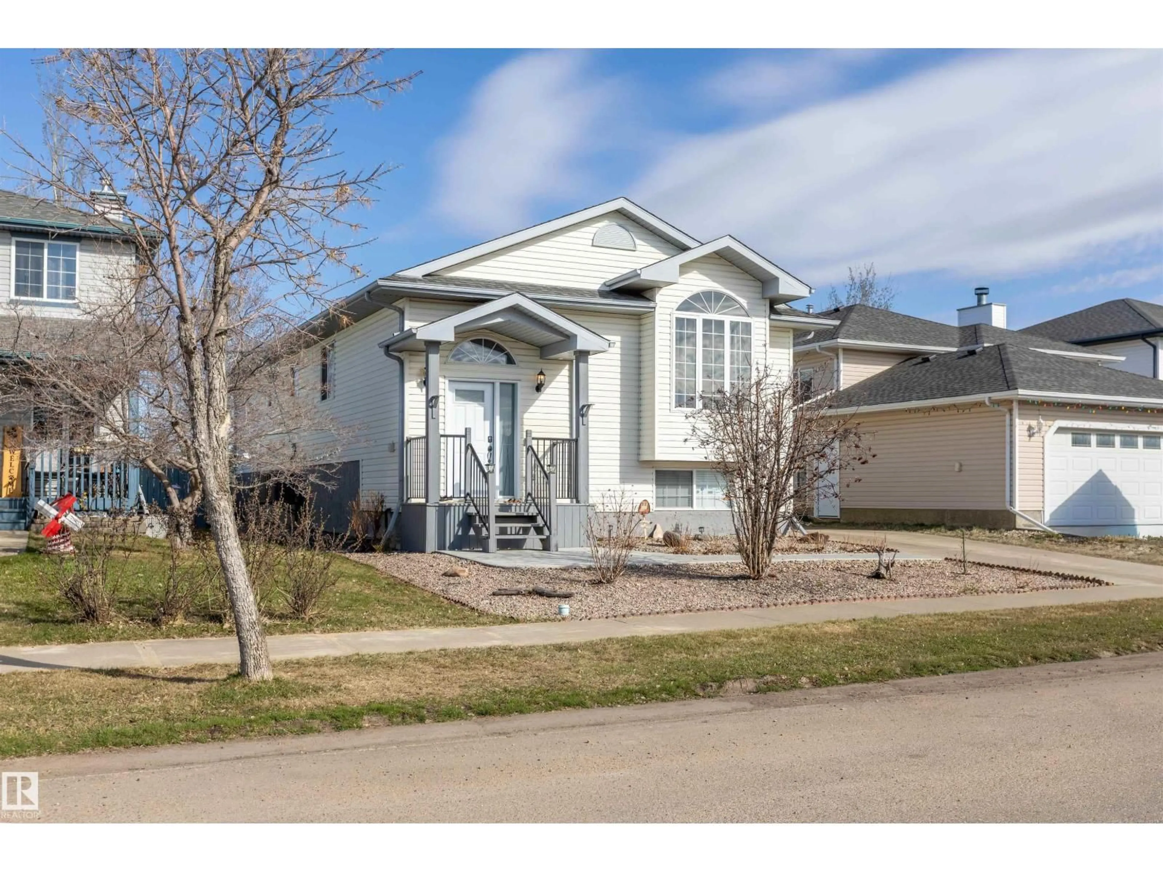 Home with vinyl exterior material, street for 8704 99 AV, Morinville Alberta T8R1S8