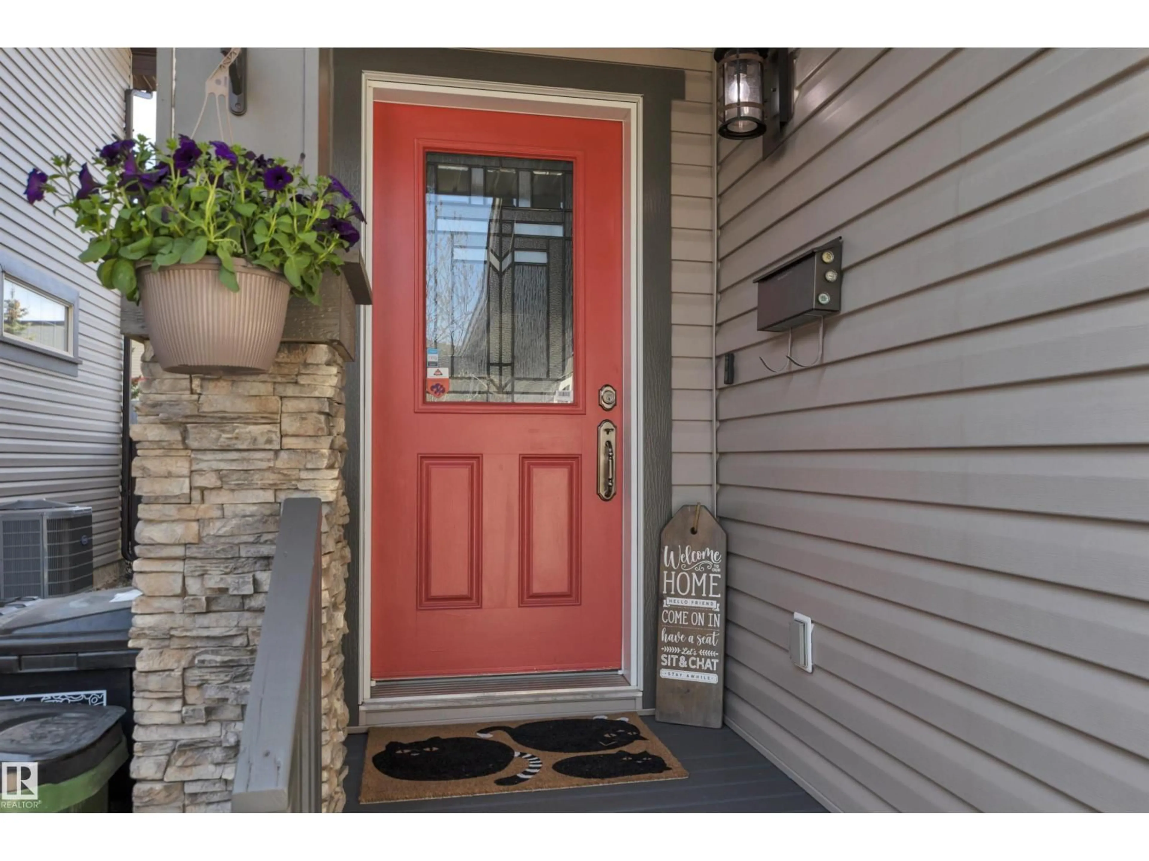 Indoor entryway for NW - 3911 GALLINGER LO, Edmonton Alberta T5T4G6
