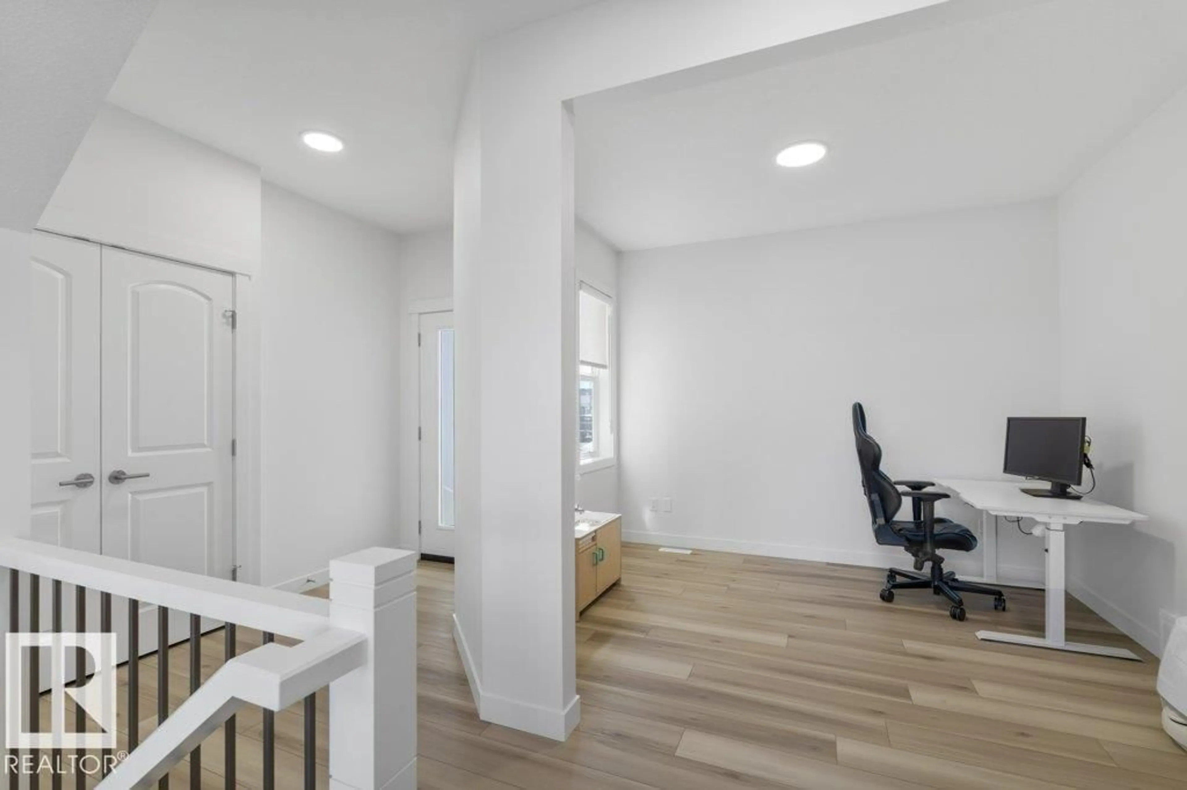 Indoor foyer for 19110 20A AV, Edmonton Alberta T6M3A8