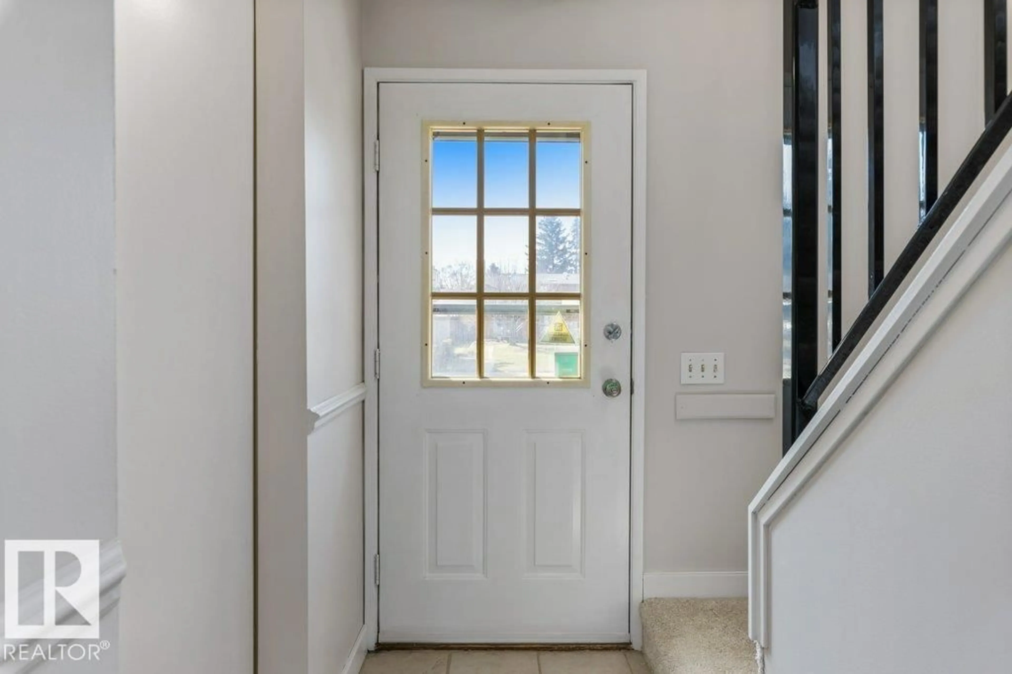 Indoor entryway for 3736 12 AV, Edmonton Alberta T6L3B2