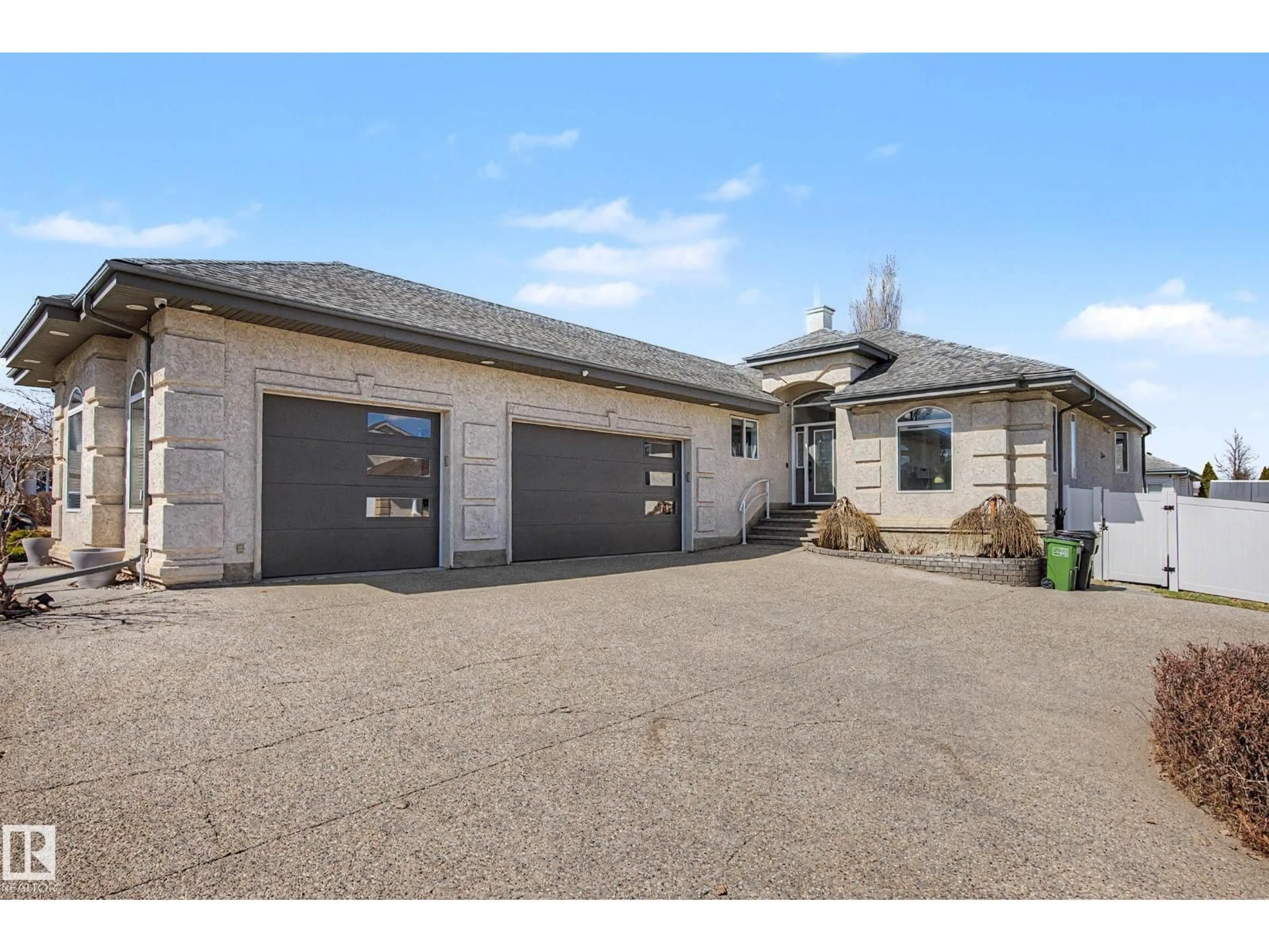 Indoor garage for 324 CUTTS CT, Edmonton Alberta T6V1M7