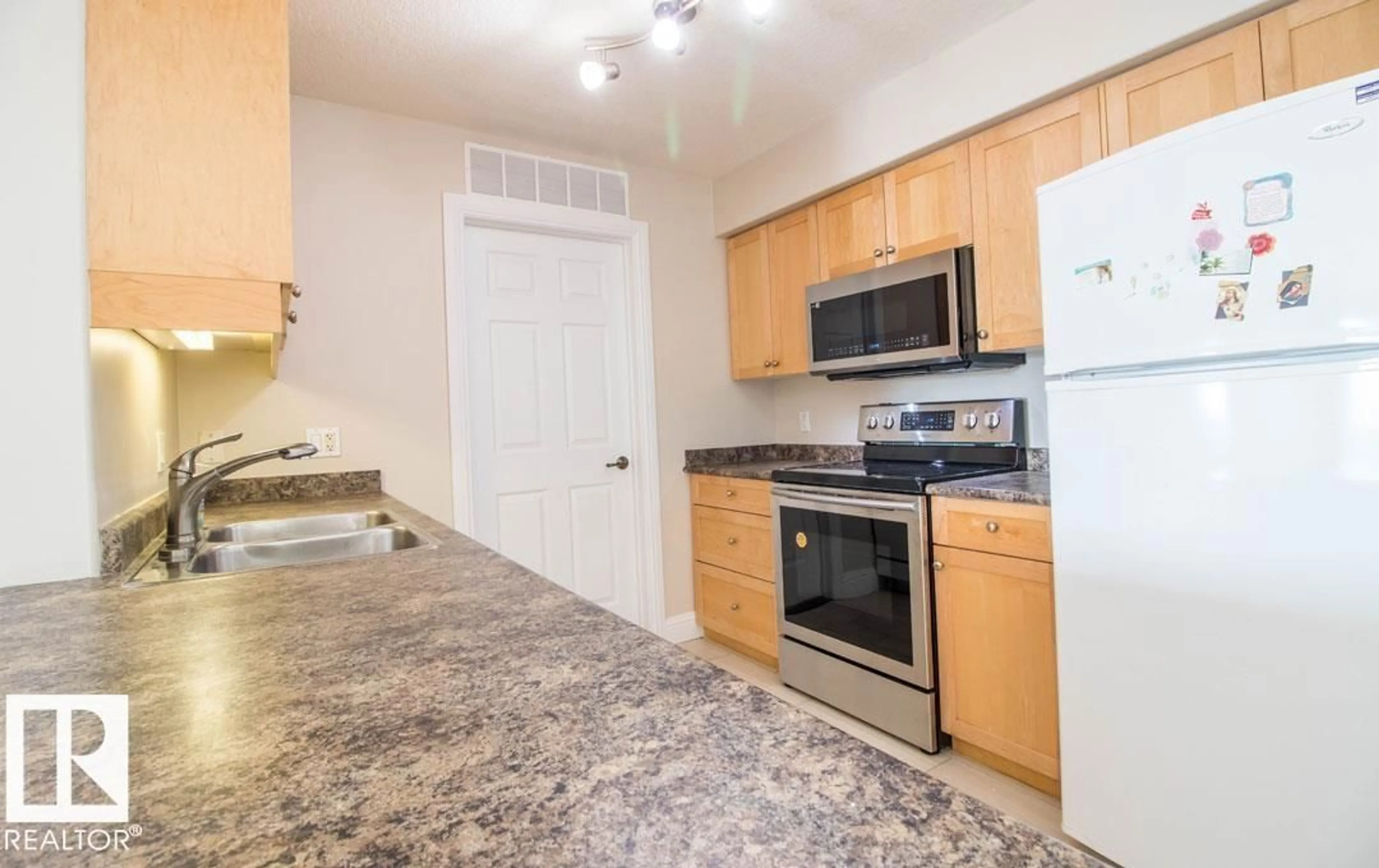Standard kitchen, unknown for 418 13111 140 AV NW, Edmonton Alberta T6V0B1