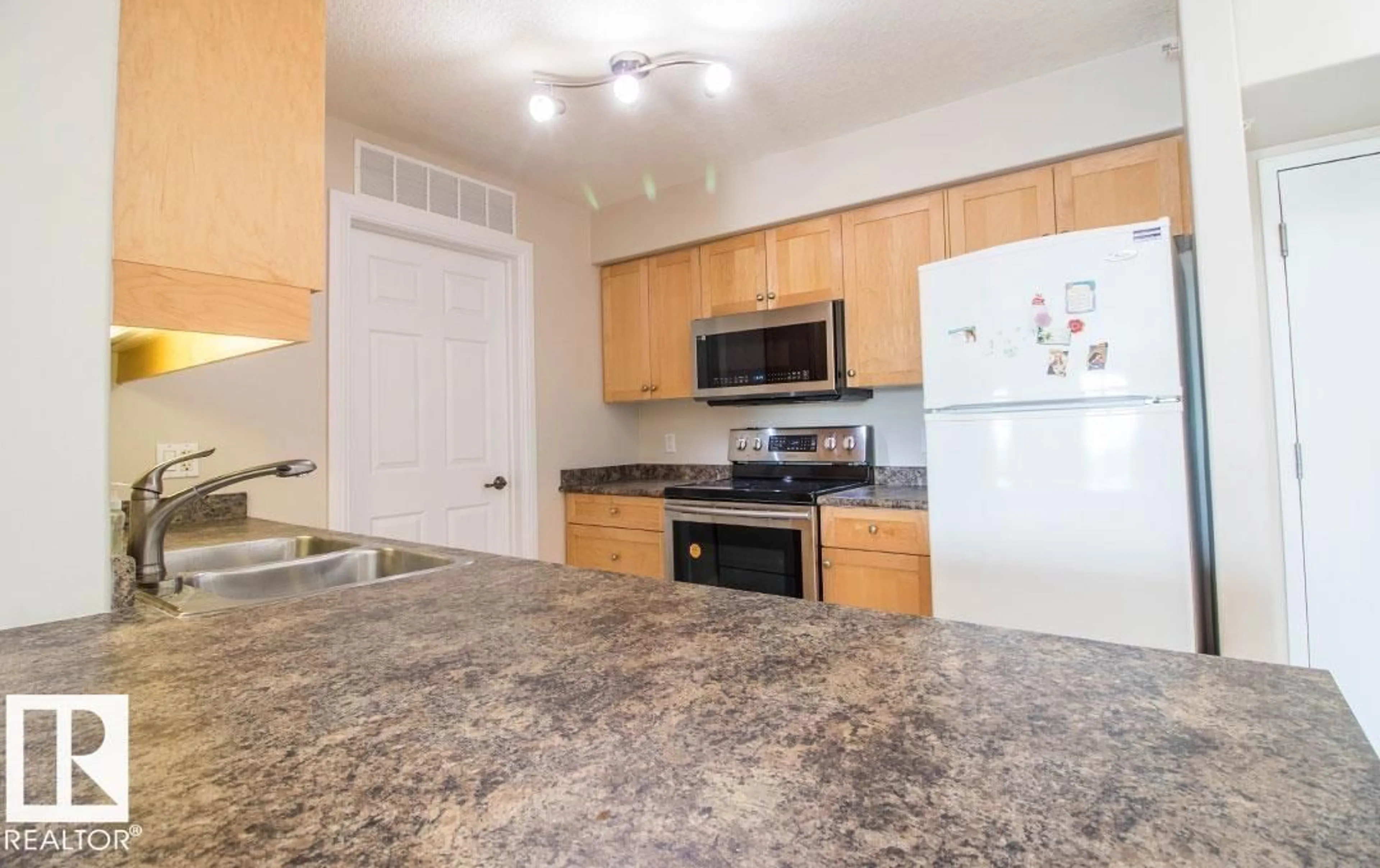 Standard kitchen, unknown for 418 13111 140 AV NW, Edmonton Alberta T6V0B1