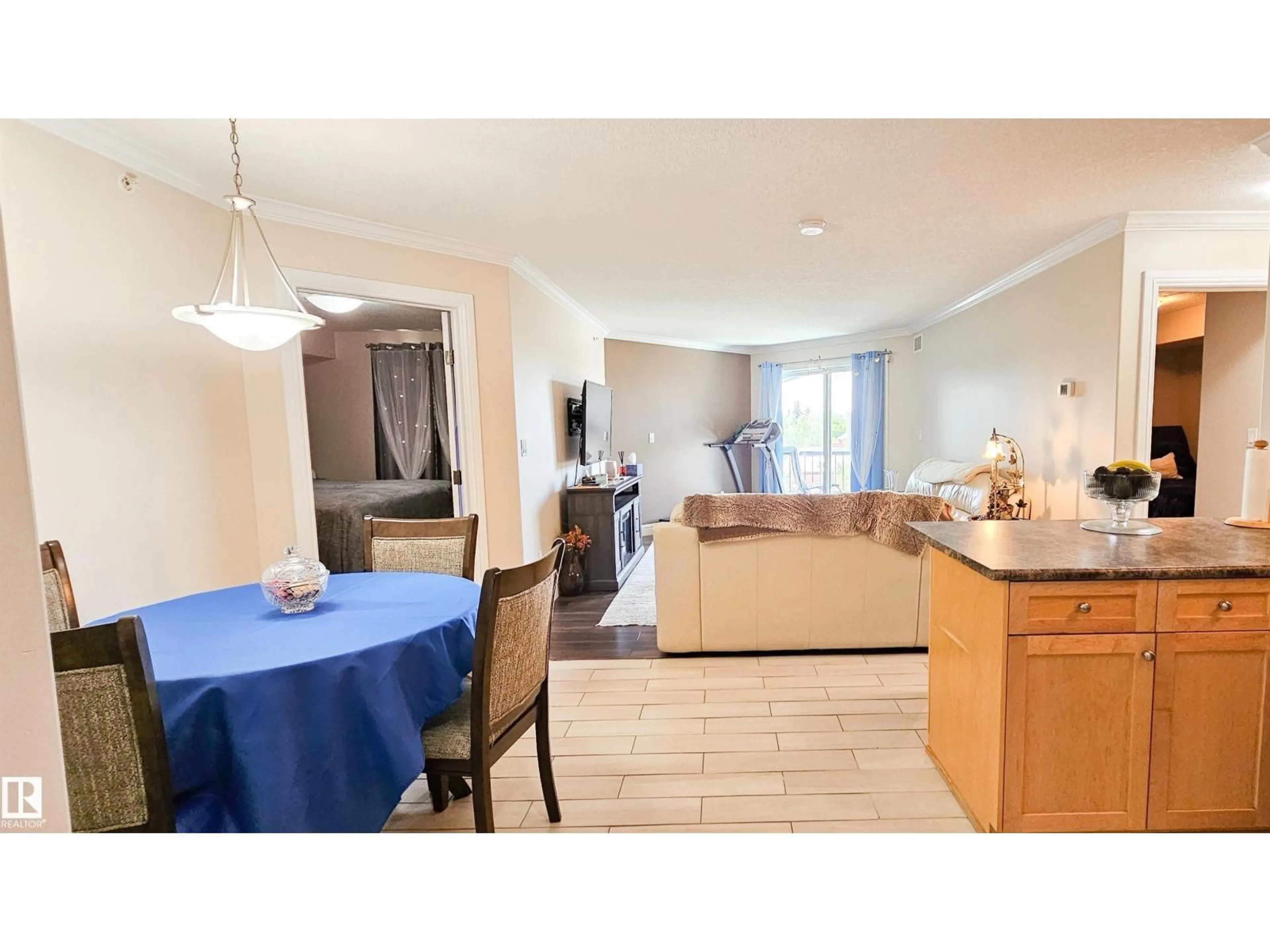 Open concept kitchen, ceramic/tile floor for 418 13111 140 AV NW, Edmonton Alberta T6V0B1