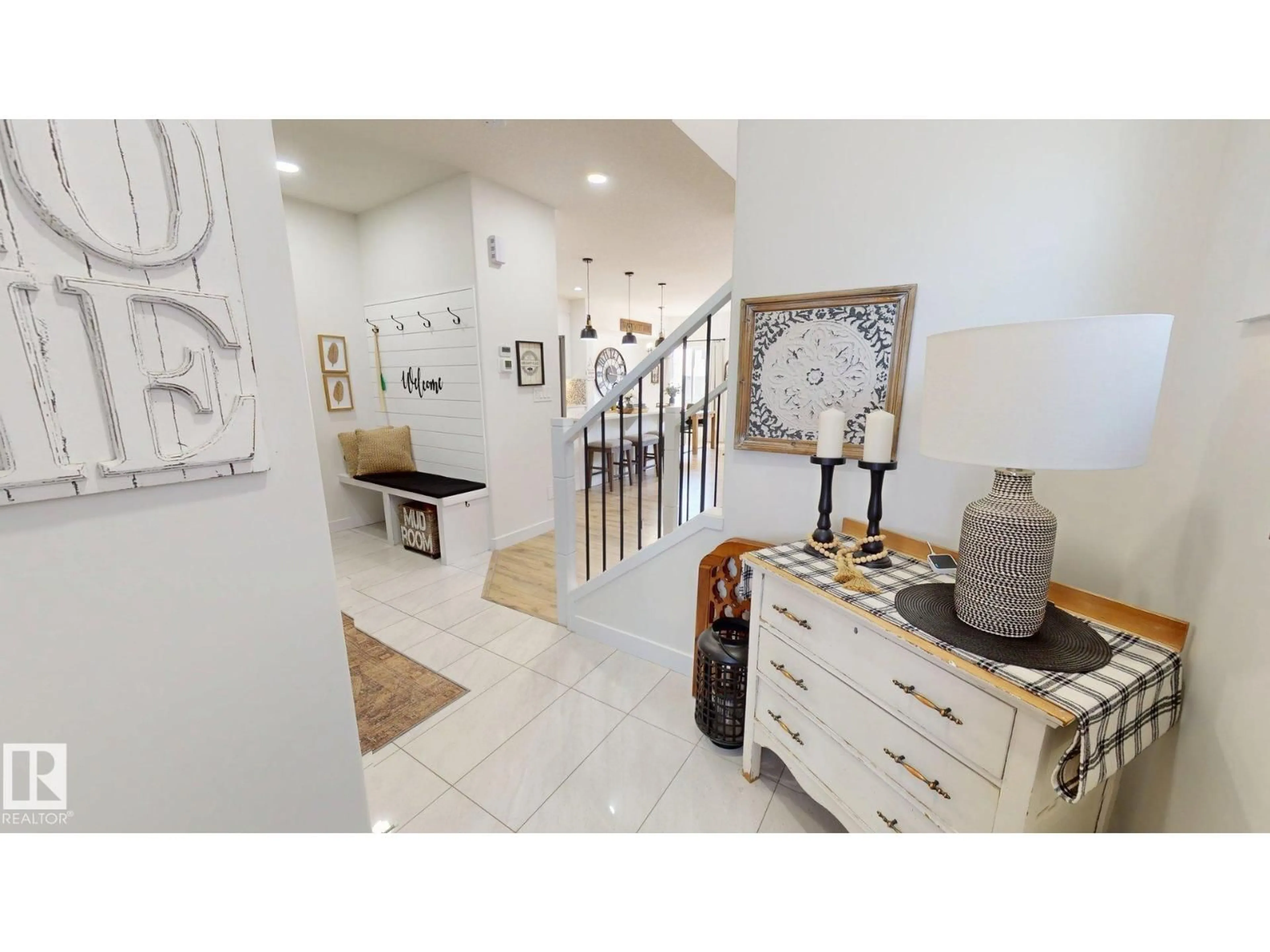Indoor entryway for 7217 CHIVERS PL, Edmonton Alberta T6W4L4