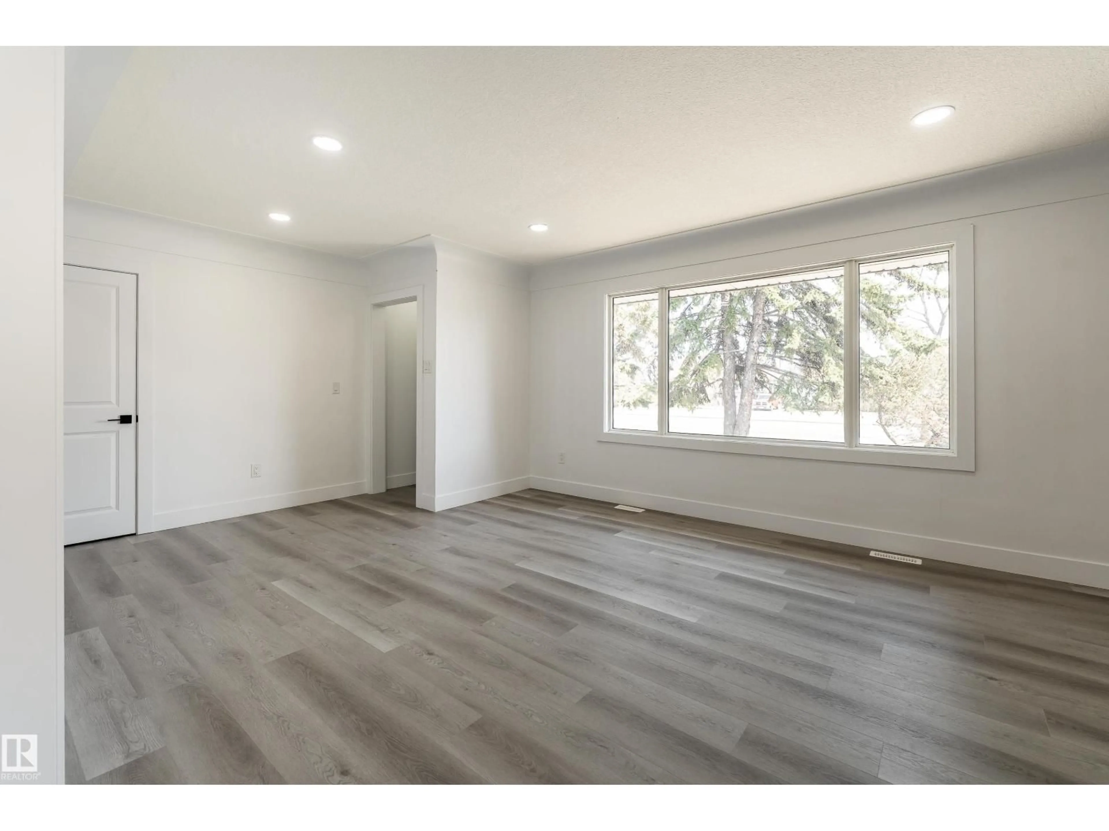 A pic of a room for 11844 ST ALBERT TR, Edmonton Alberta T5L4G4