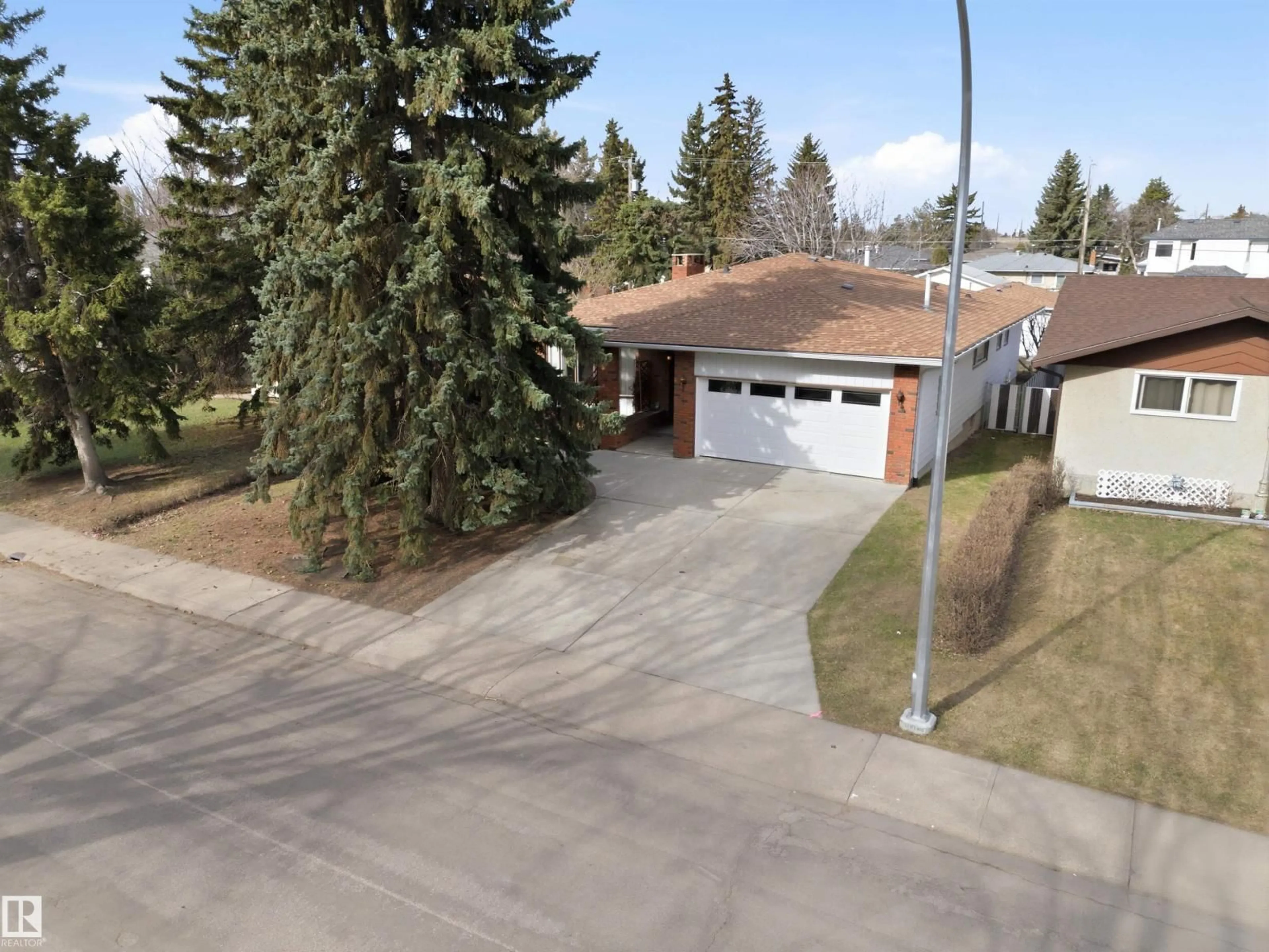 A pic from outside/outdoor area/front of a property/back of a property/a pic from drone, street for NW - 13222 116 ST, Edmonton Alberta T5E5H7