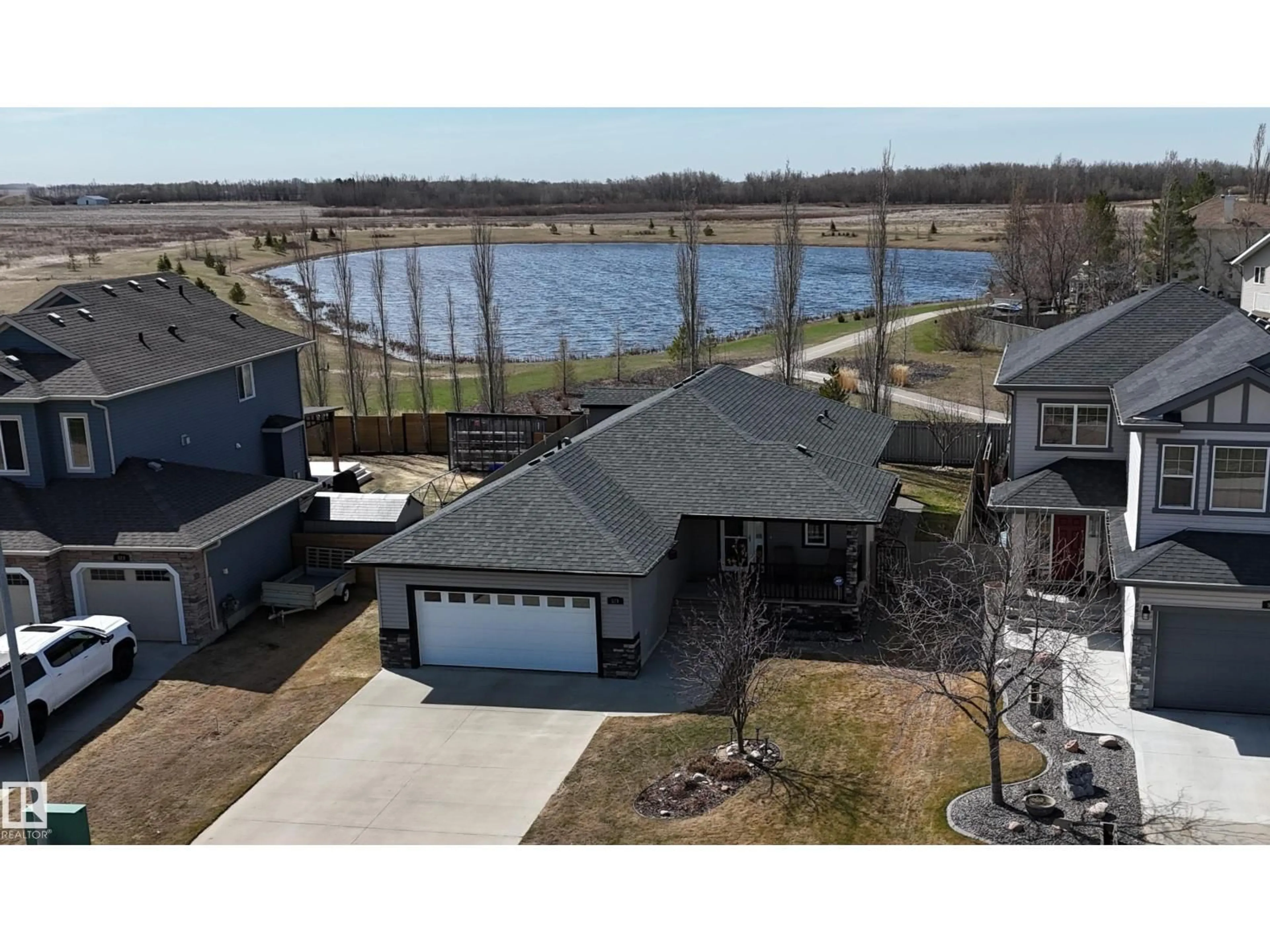 A pic from outside/outdoor area/front of a property/back of a property/a pic from drone, water/lake/river/ocean view for 521 GRANDIN DR, Morinville Alberta T8R0E3