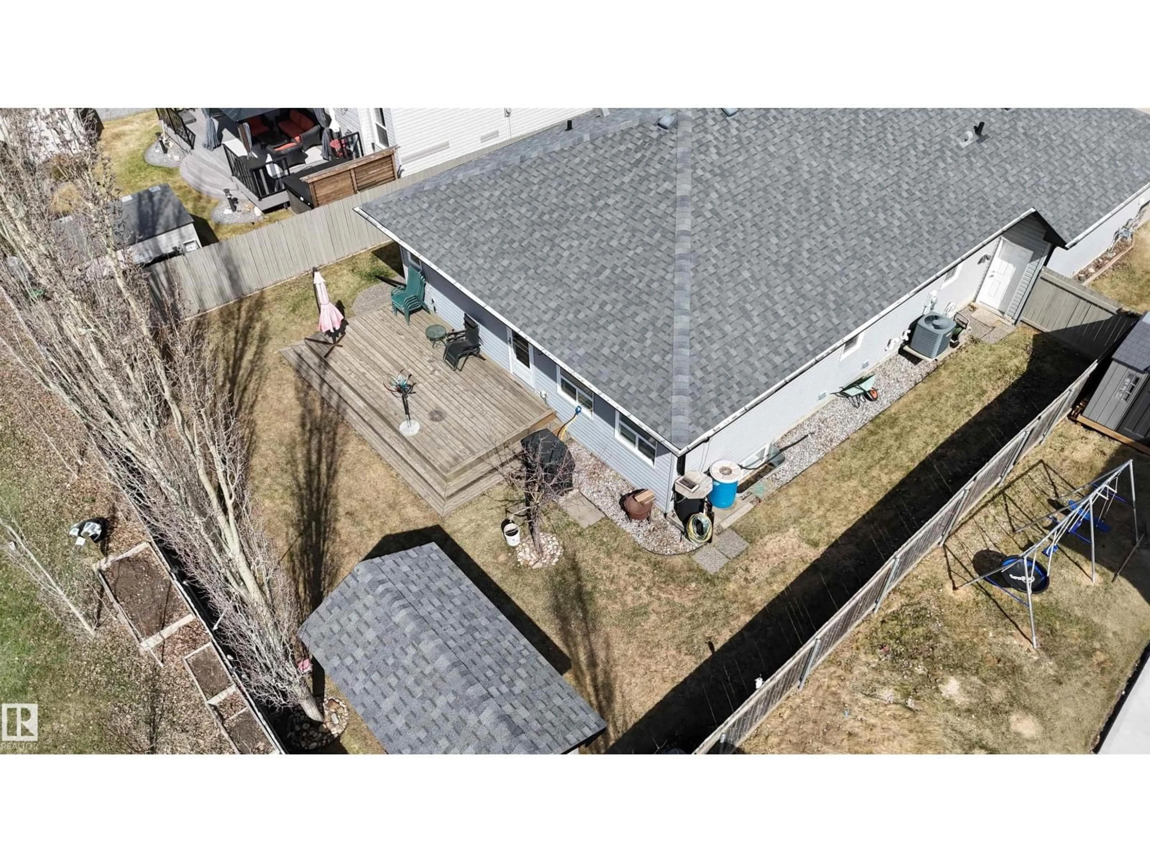 A pic from outside/outdoor area/front of a property/back of a property/a pic from drone, unknown for 521 GRANDIN DR, Morinville Alberta T8R0E3