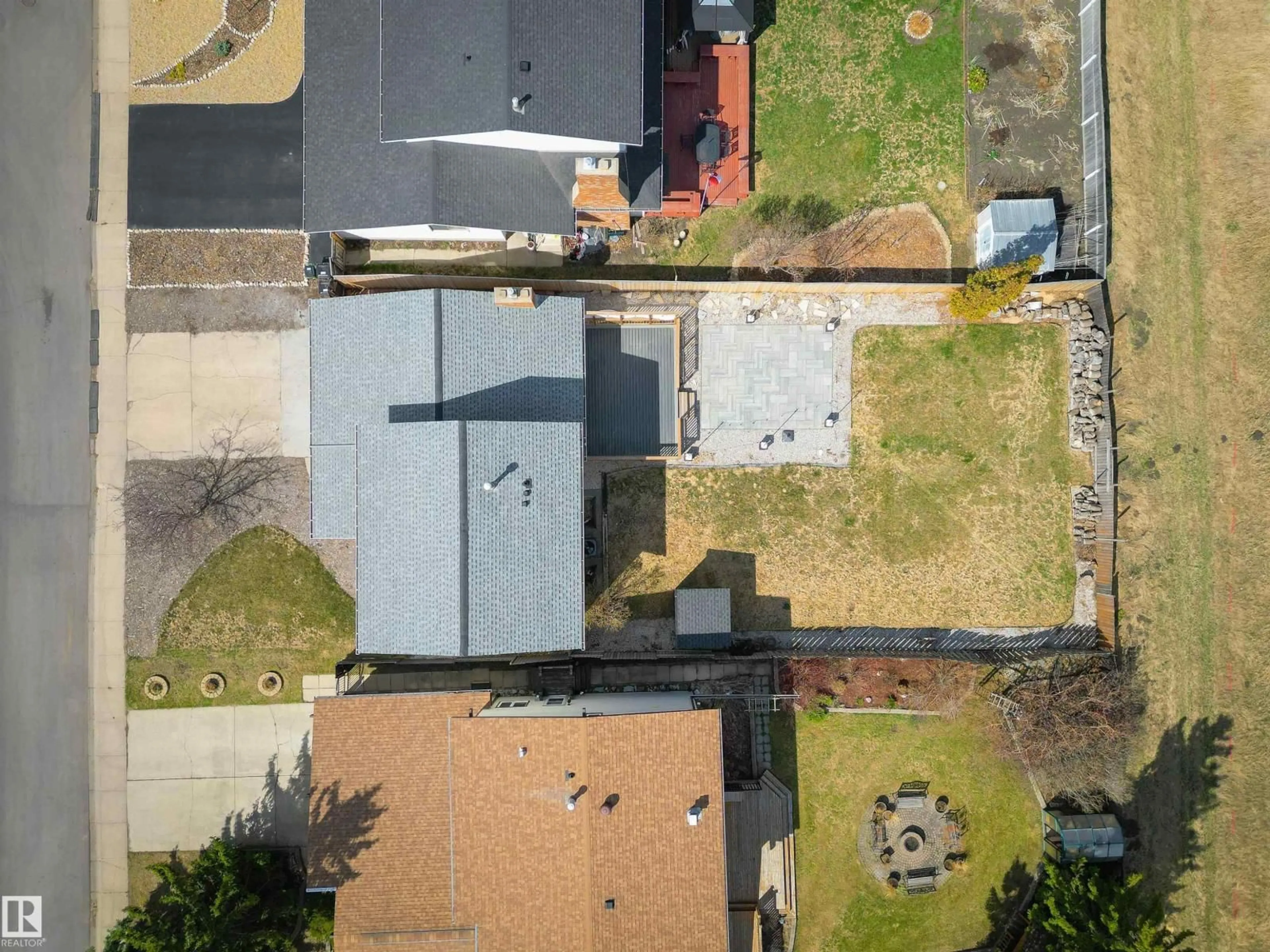 A pic from outside/outdoor area/front of a property/back of a property/a pic from drone, street for 3215 104 ST, Edmonton Alberta T6J3N5