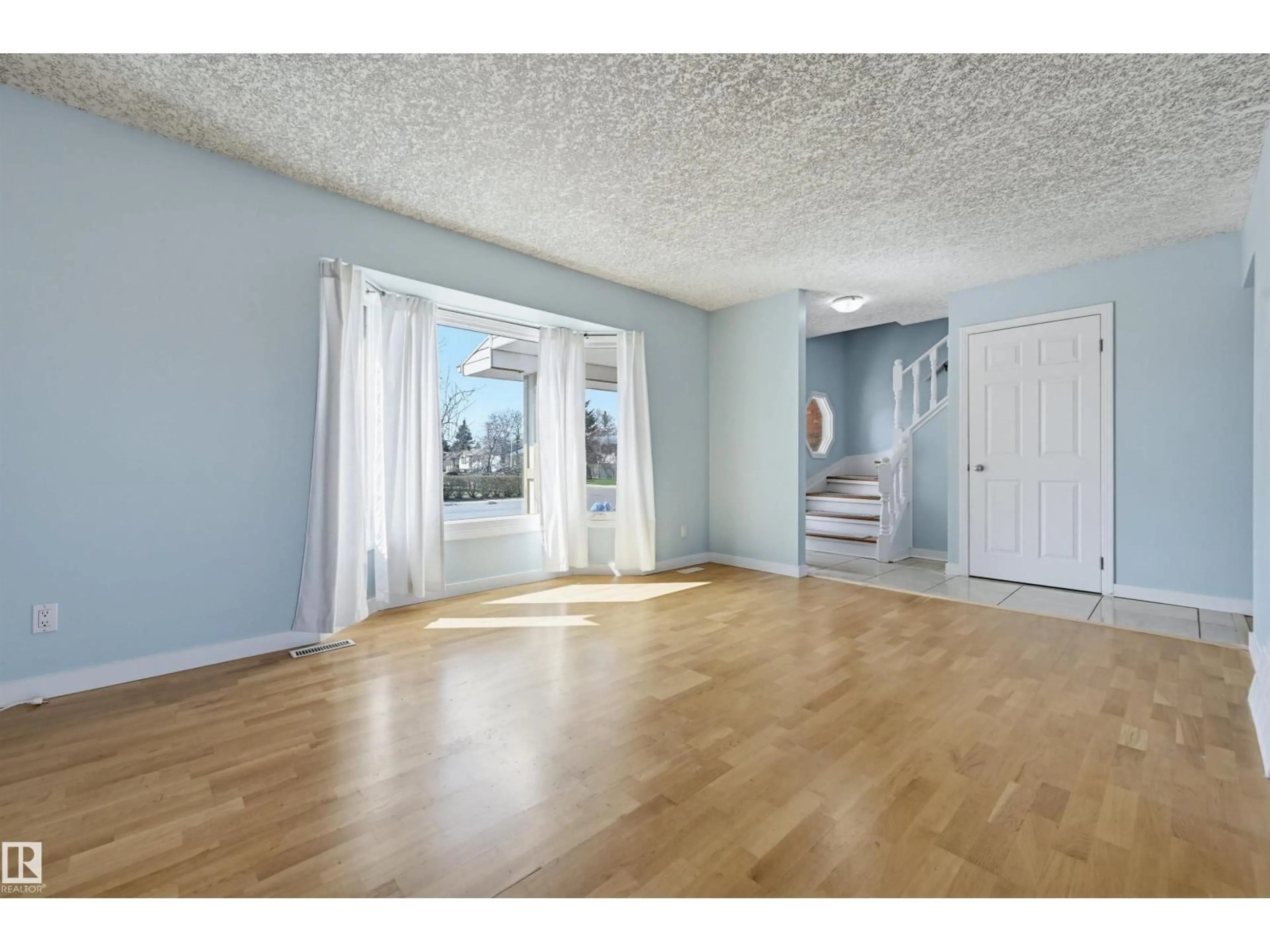 A pic of a room for 3215 104 ST, Edmonton Alberta T6J3N5