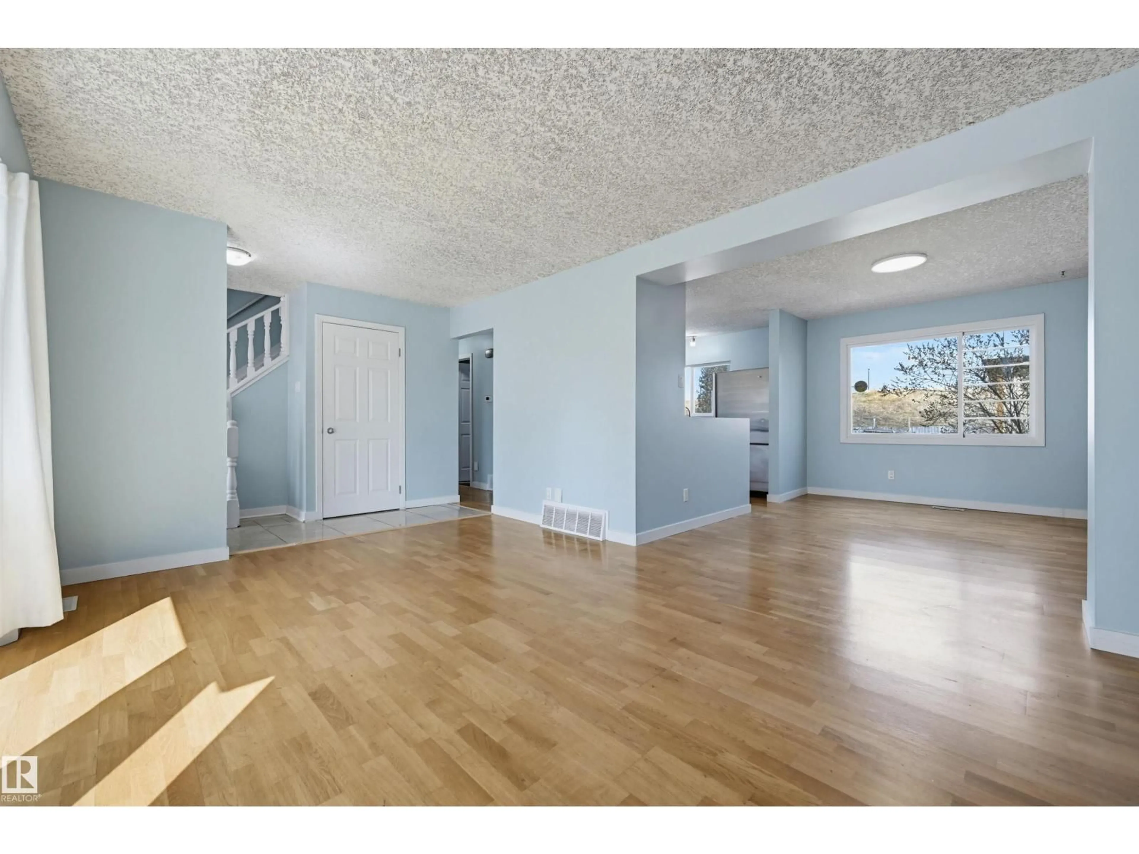 Unknown for 3215 104 ST, Edmonton Alberta T6J3N5
