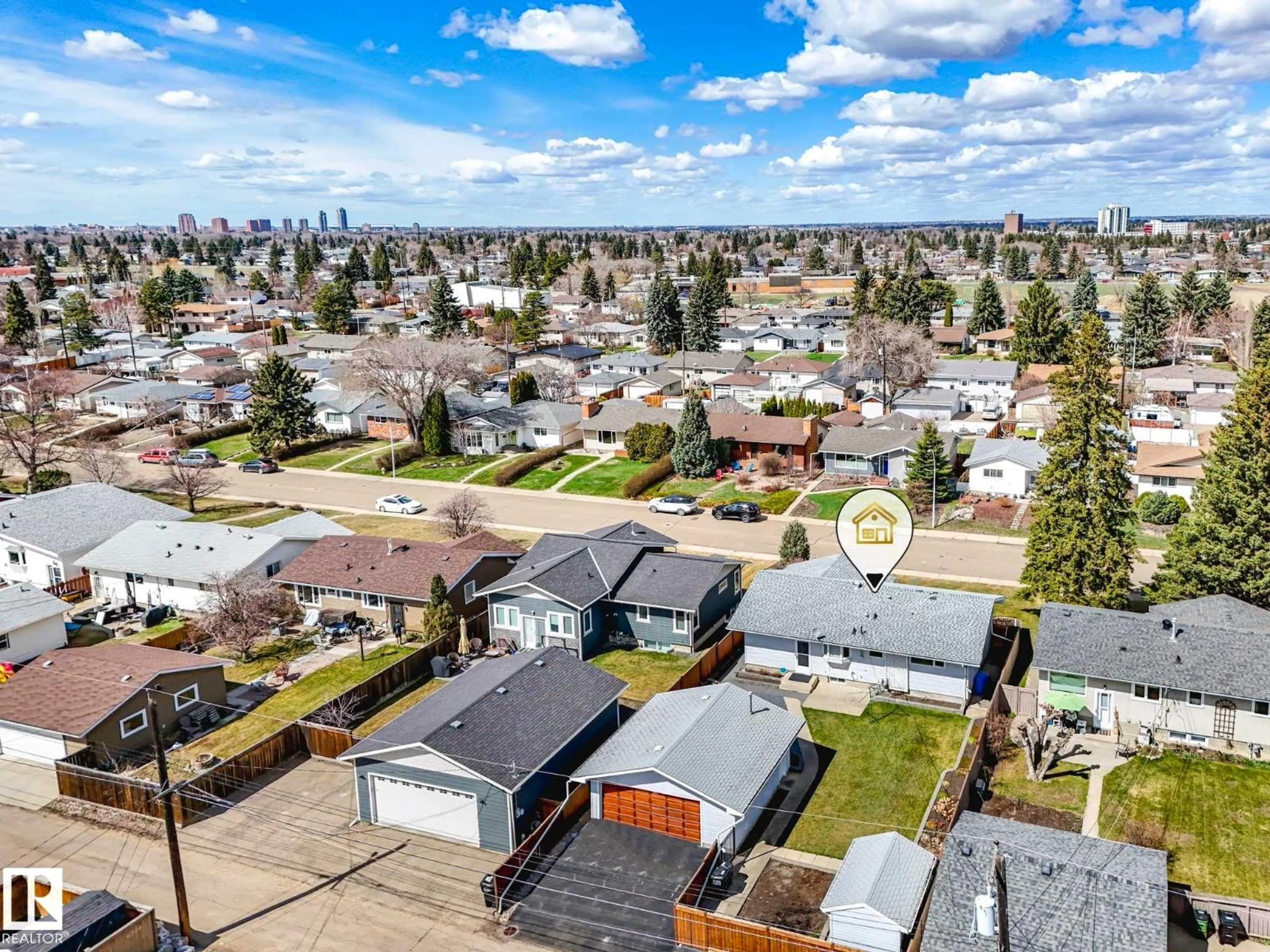 A pic from outside/outdoor area/front of a property/back of a property/a pic from drone, street for 6303 92B AV, Edmonton Alberta T6B0V8