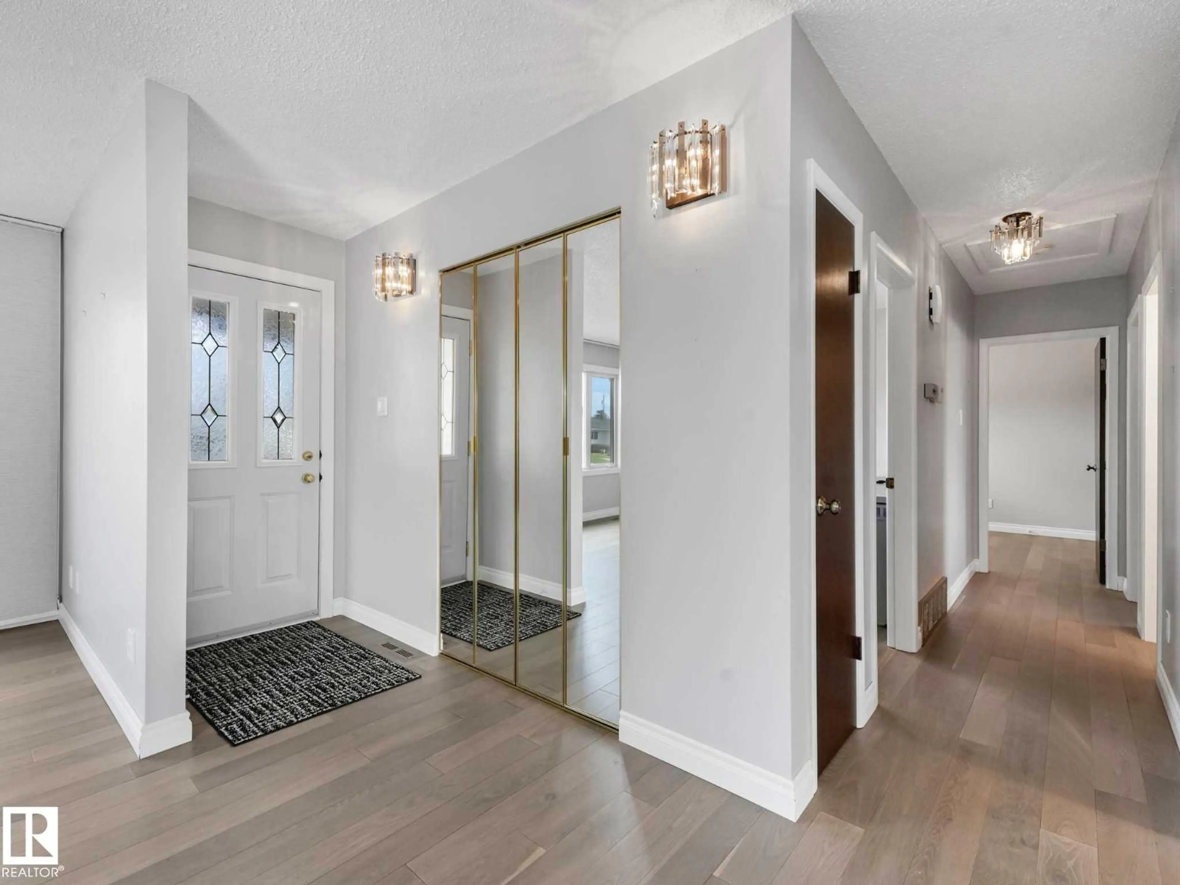 Indoor entryway for 6303 92B AV, Edmonton Alberta T6B0V8
