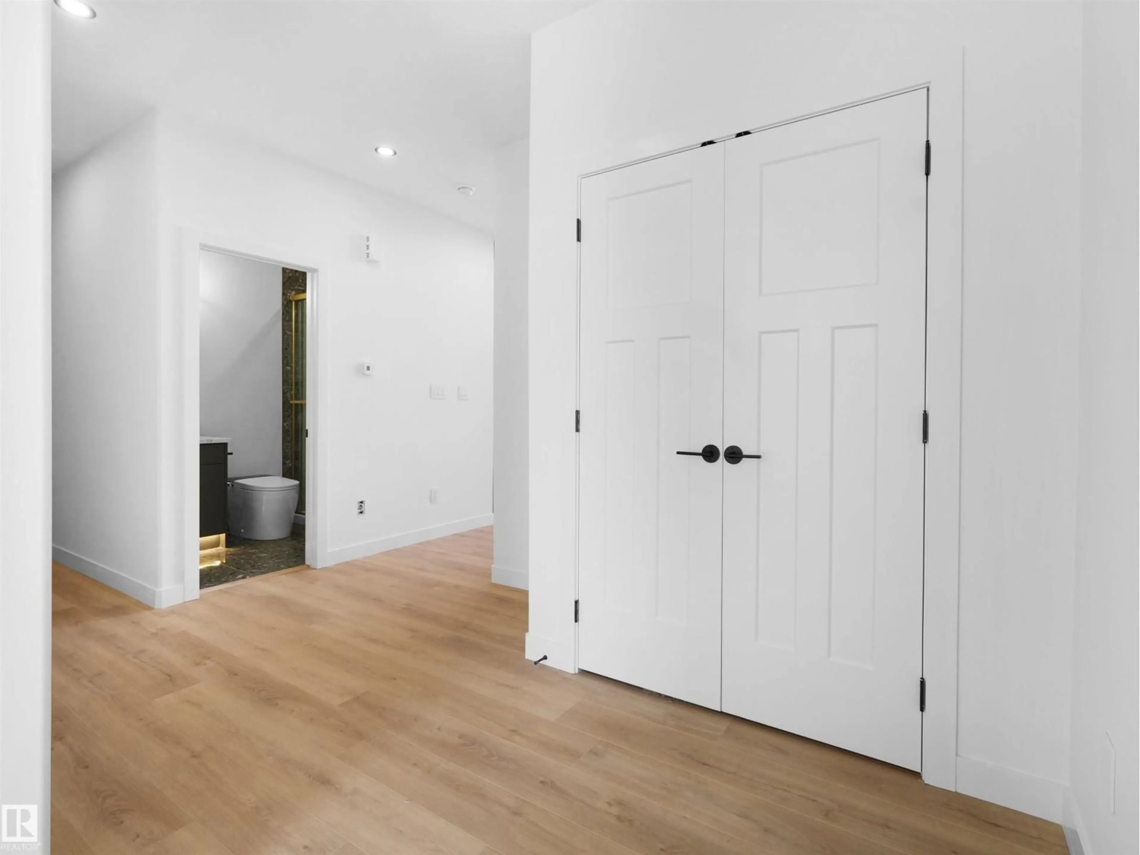 Indoor entryway for 3520 45 AV, Beaumont Alberta T4X3G9