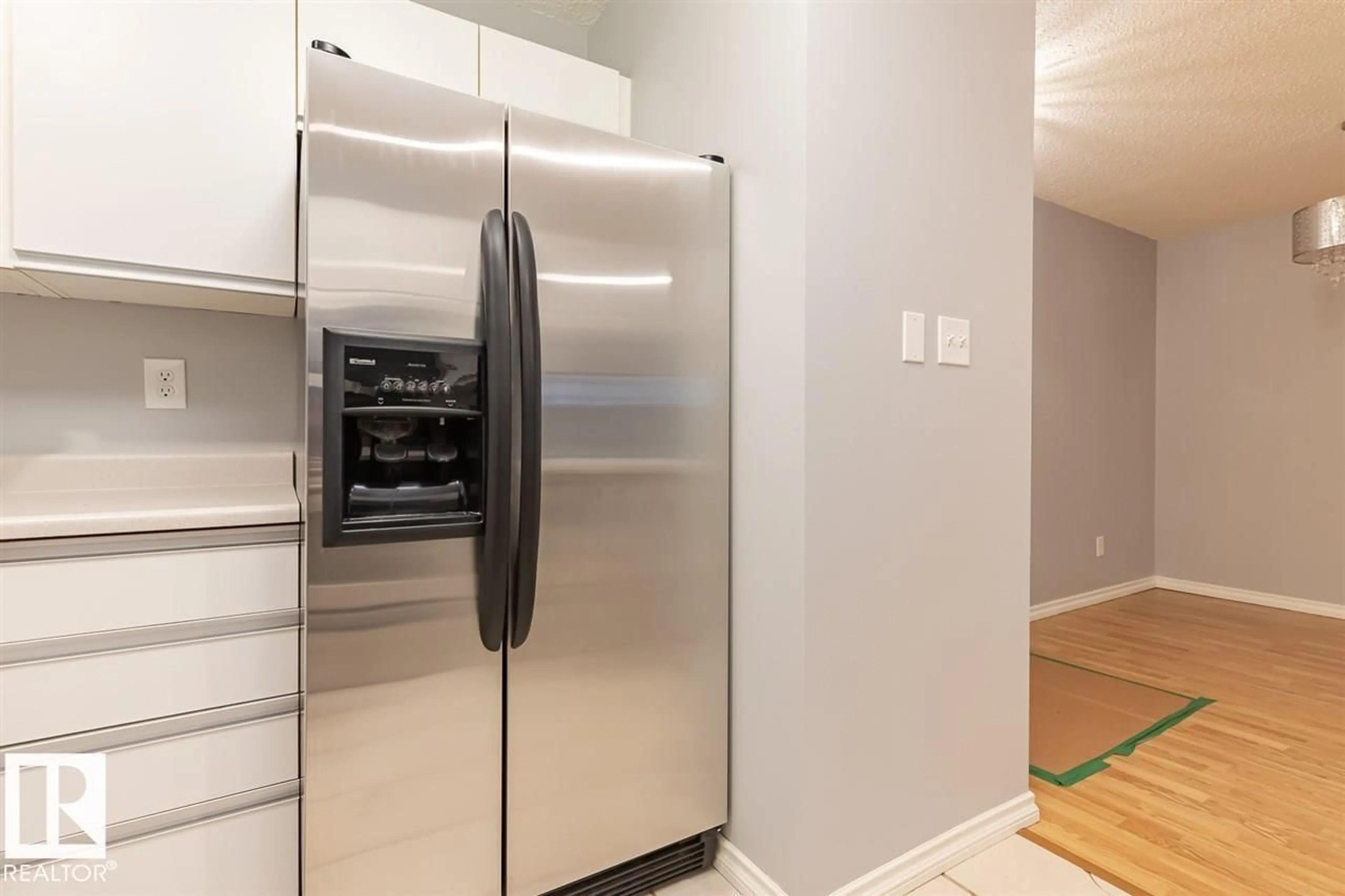 Standard kitchen, unknown for #108 - 9010 106 AV, Edmonton Alberta T5H2K3