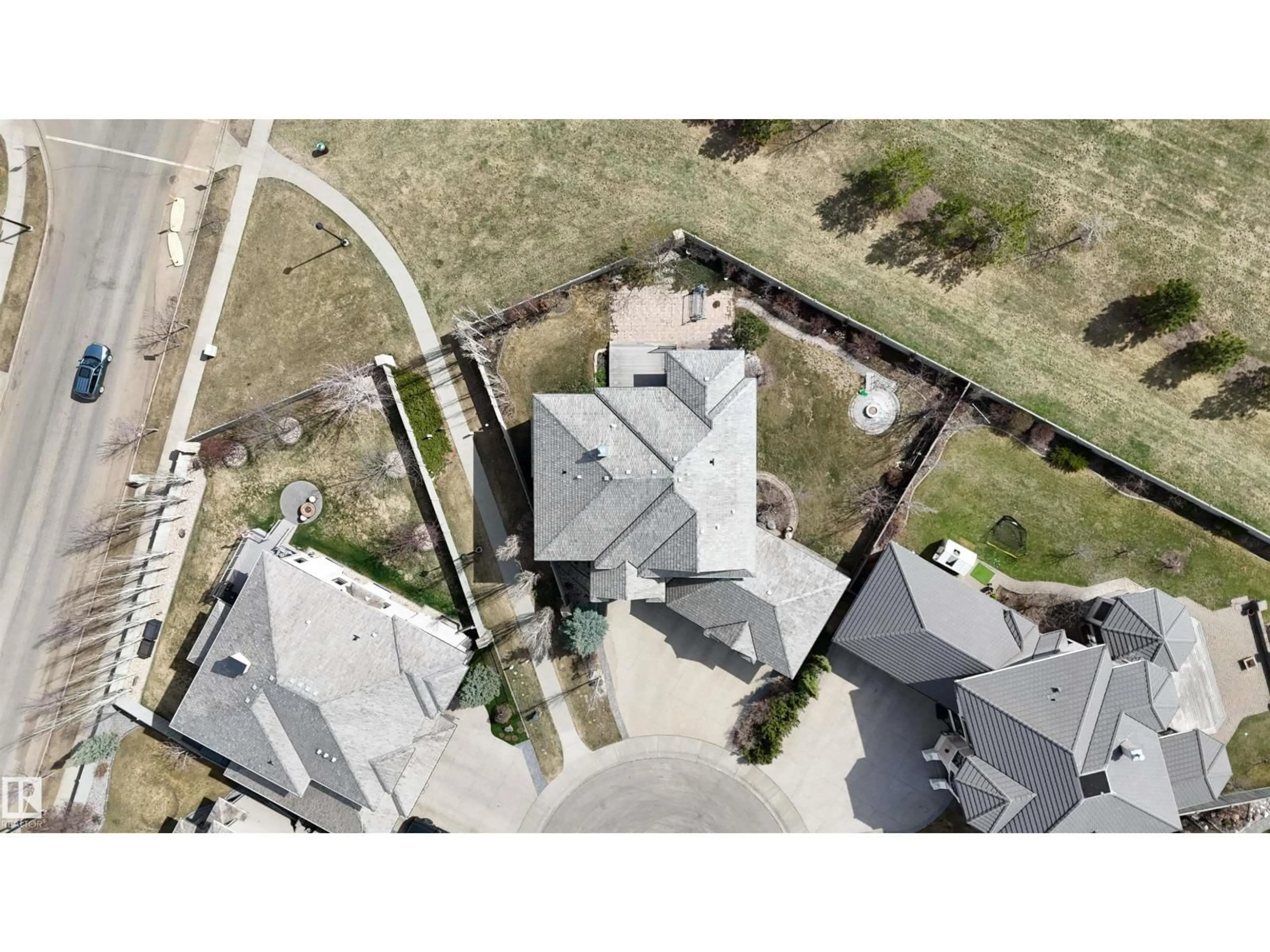 A pic from outside/outdoor area/front of a property/back of a property/a pic from drone, street for 4118 WESTCLIFF HEATH, Edmonton Alberta T6W0X9