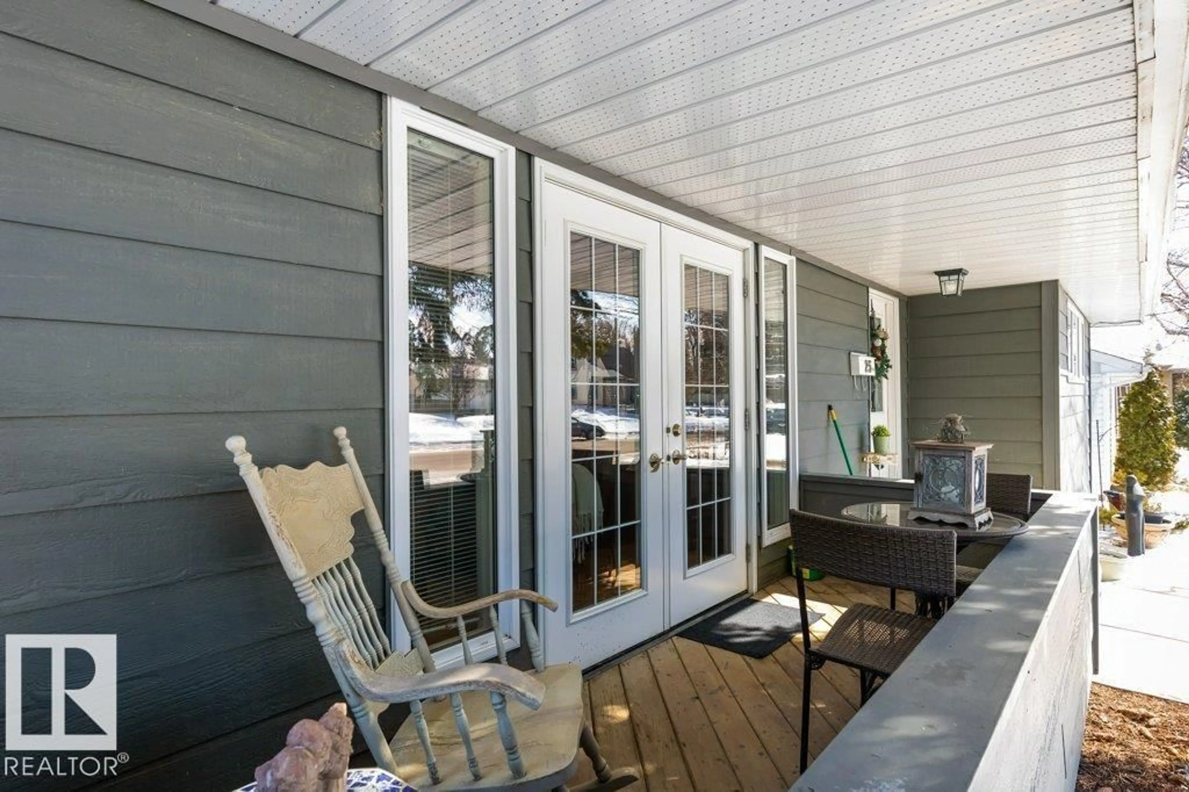 Patio, water/lake/river/ocean view for 25 MOUNT ROYAL DR, St. Albert Alberta T8N1J3