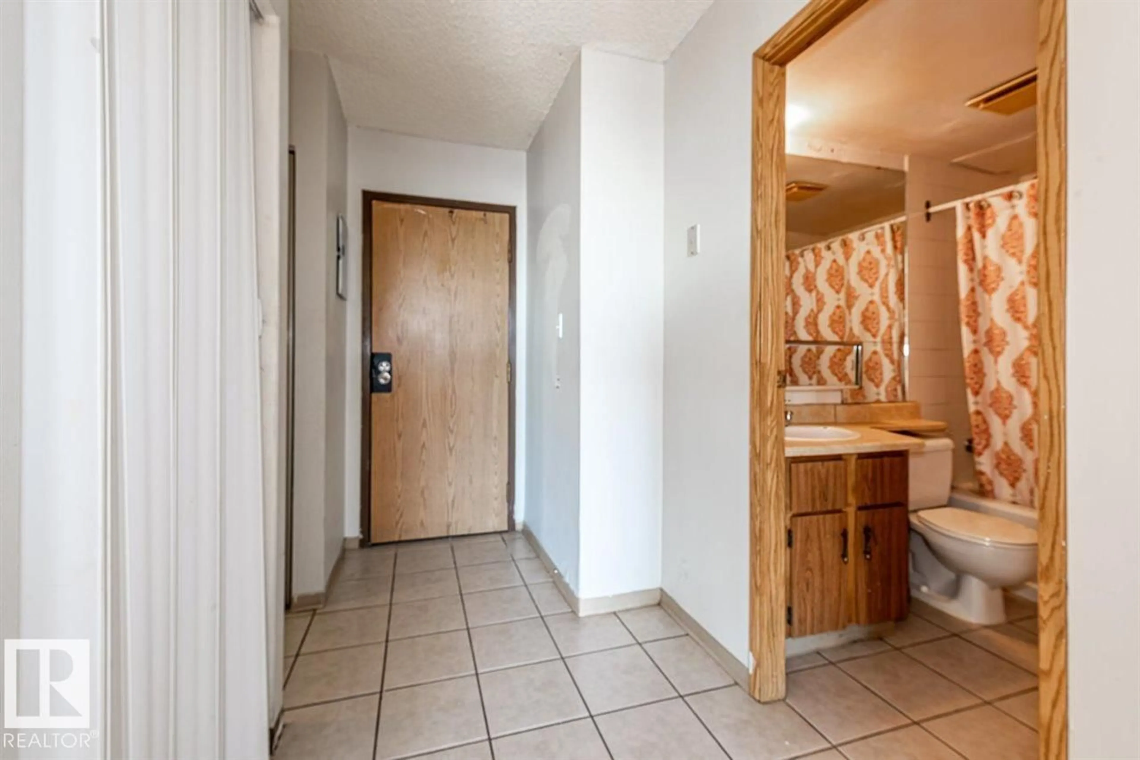 Indoor entryway for #606 - 12831 66 ST, Edmonton Alberta T5C0A4