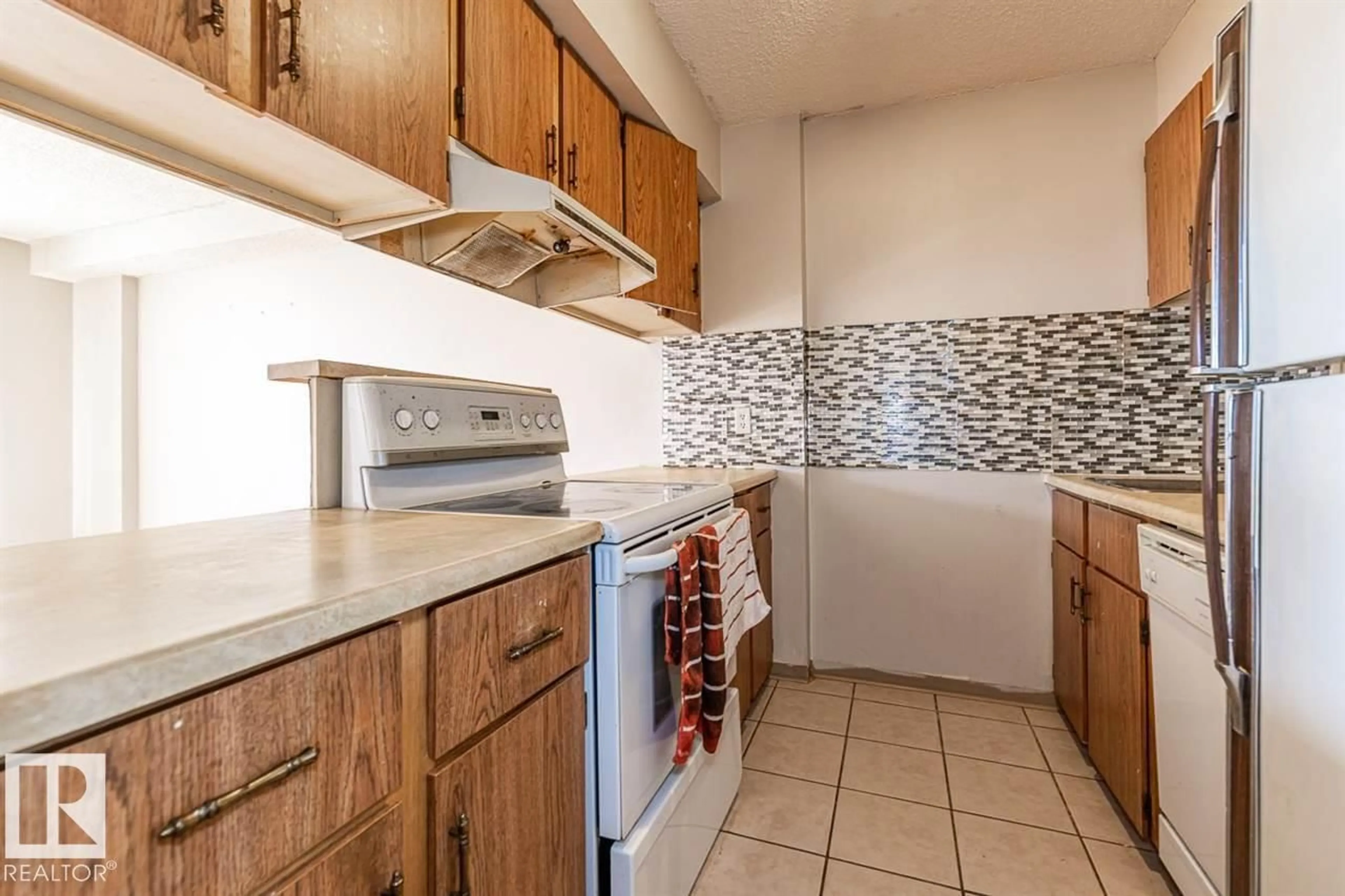 Standard kitchen, ceramic/tile floor for #606 - 12831 66 ST, Edmonton Alberta T5C0A4