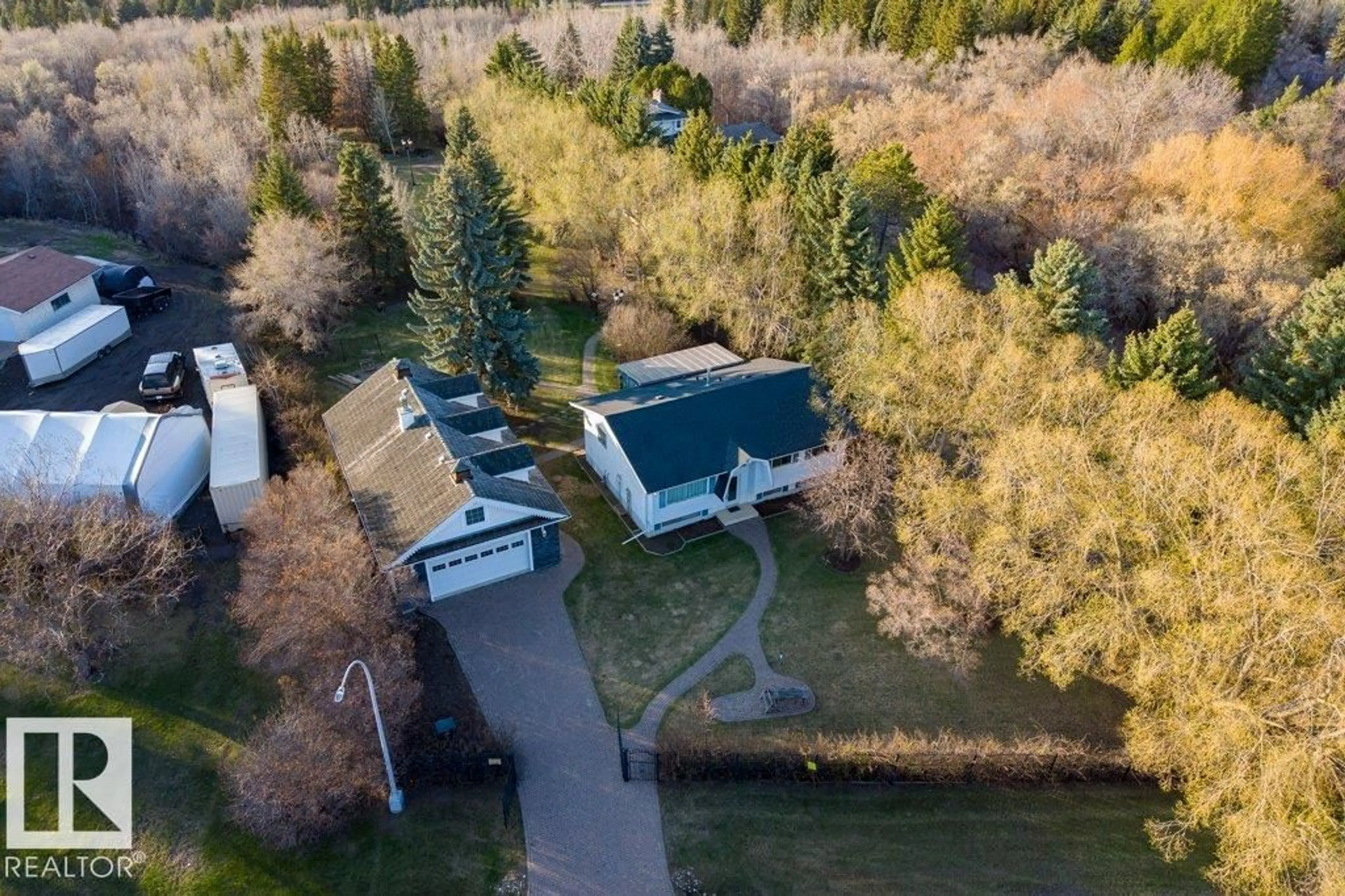 A pic from outside/outdoor area/front of a property/back of a property/a pic from drone, unknown for 24 25019 STURGEON RD, Rural Sturgeon County Alberta T8N0E1