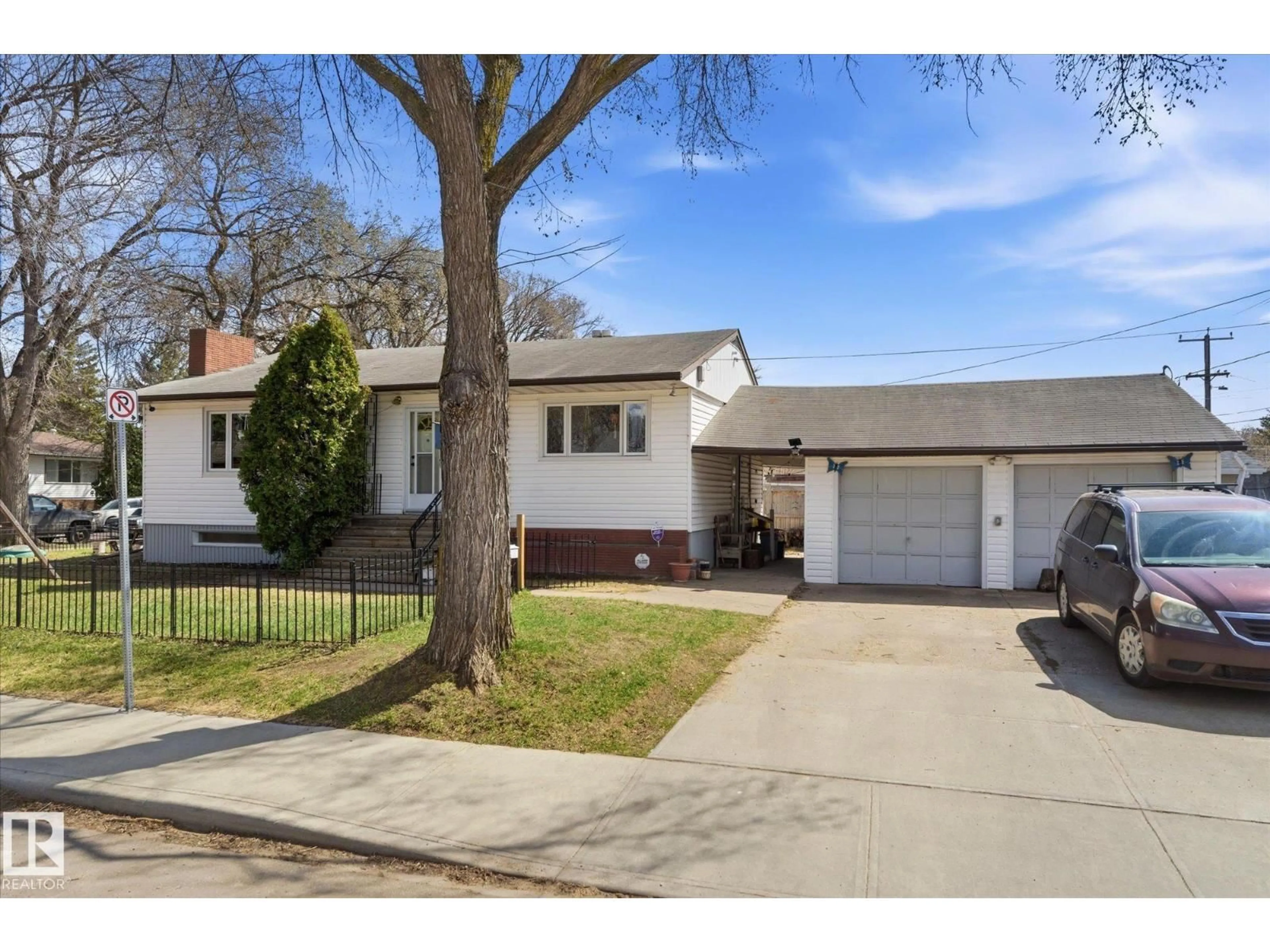 Home with vinyl exterior material, street for 5703 119 AV, Edmonton Alberta T5W1J2