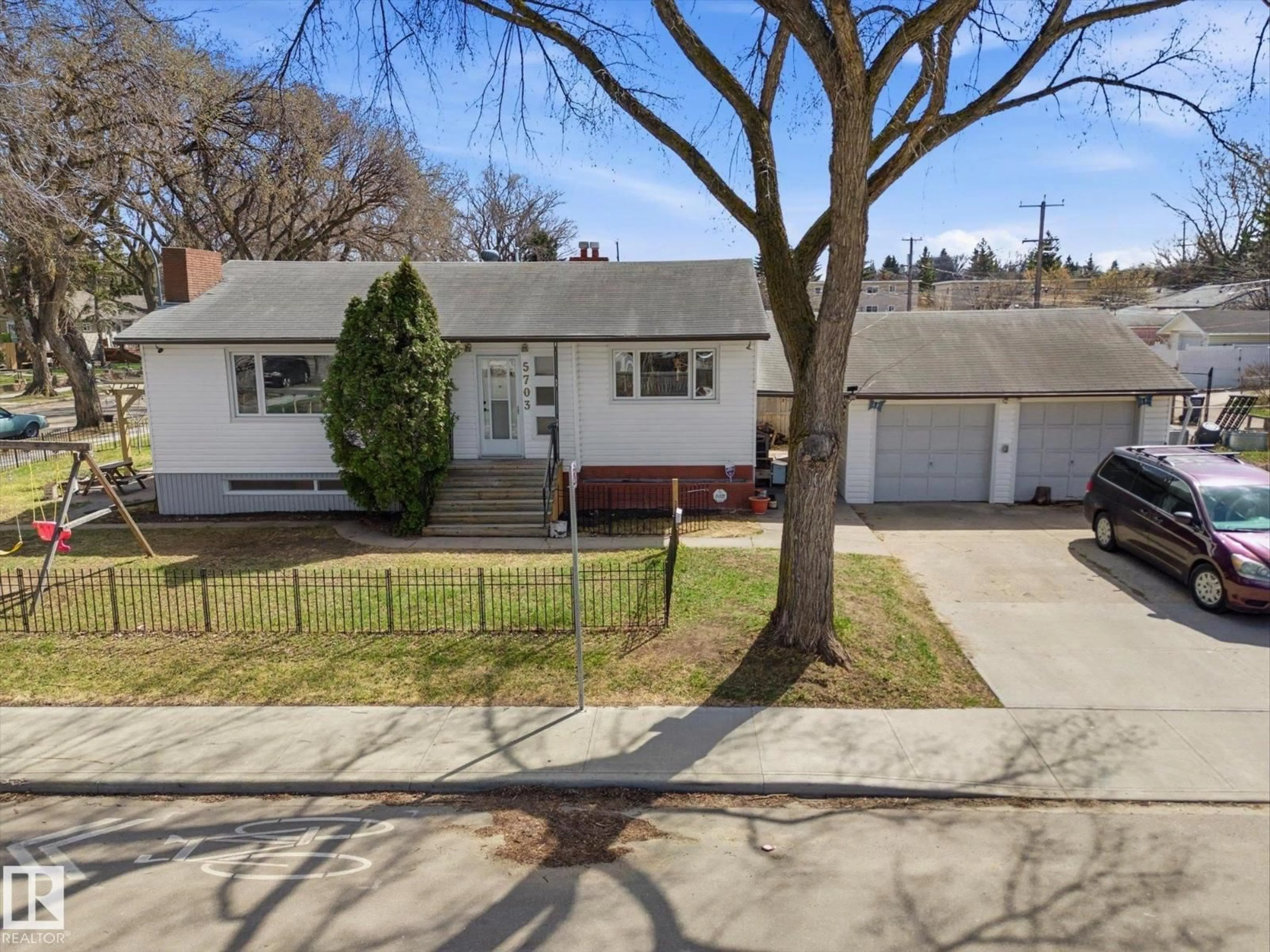 Unknown for 5703 119 AV, Edmonton Alberta T5W1J2