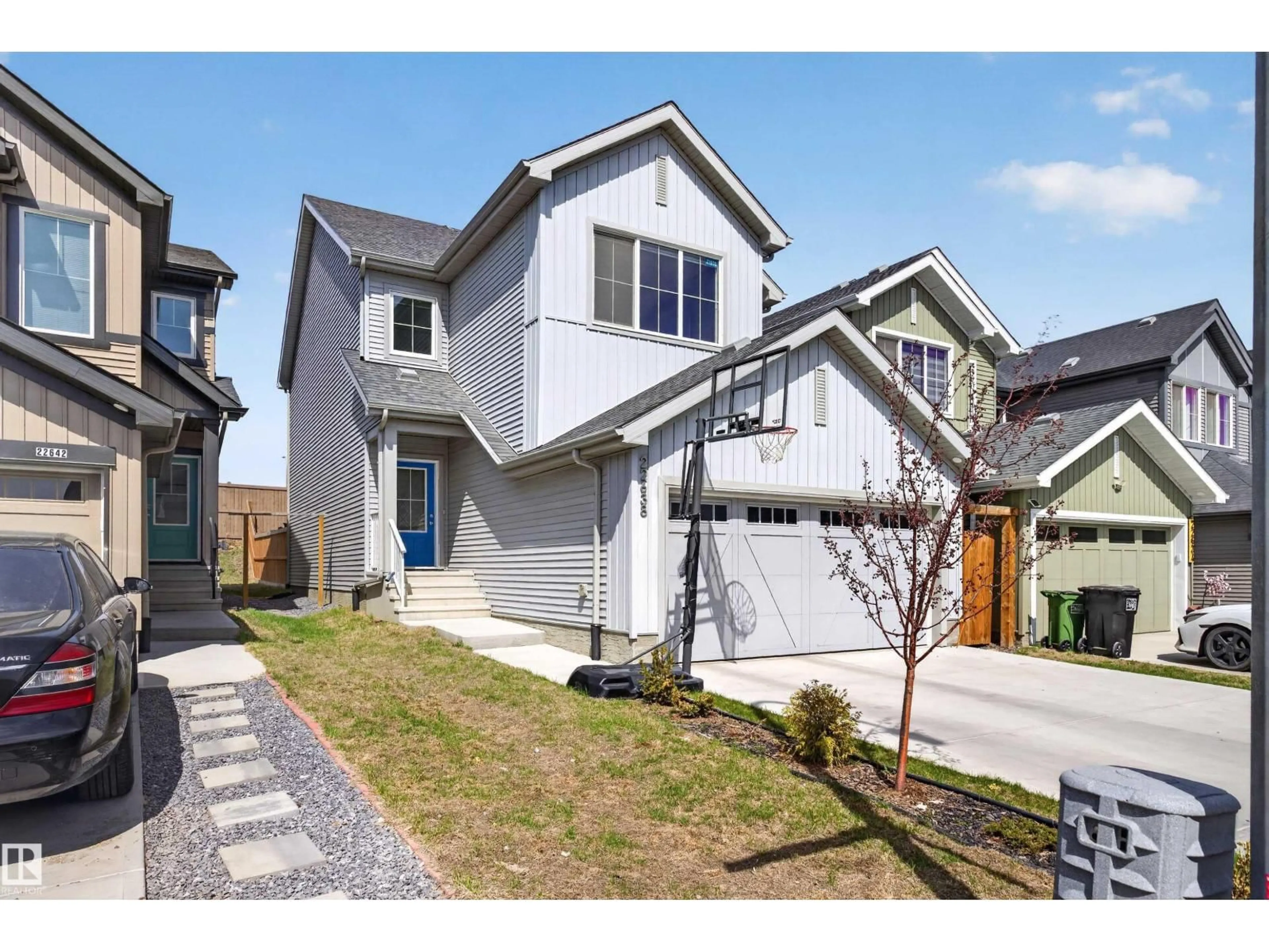 Home with vinyl exterior material, street for 22638 99A AV, Edmonton Alberta T5T7V1
