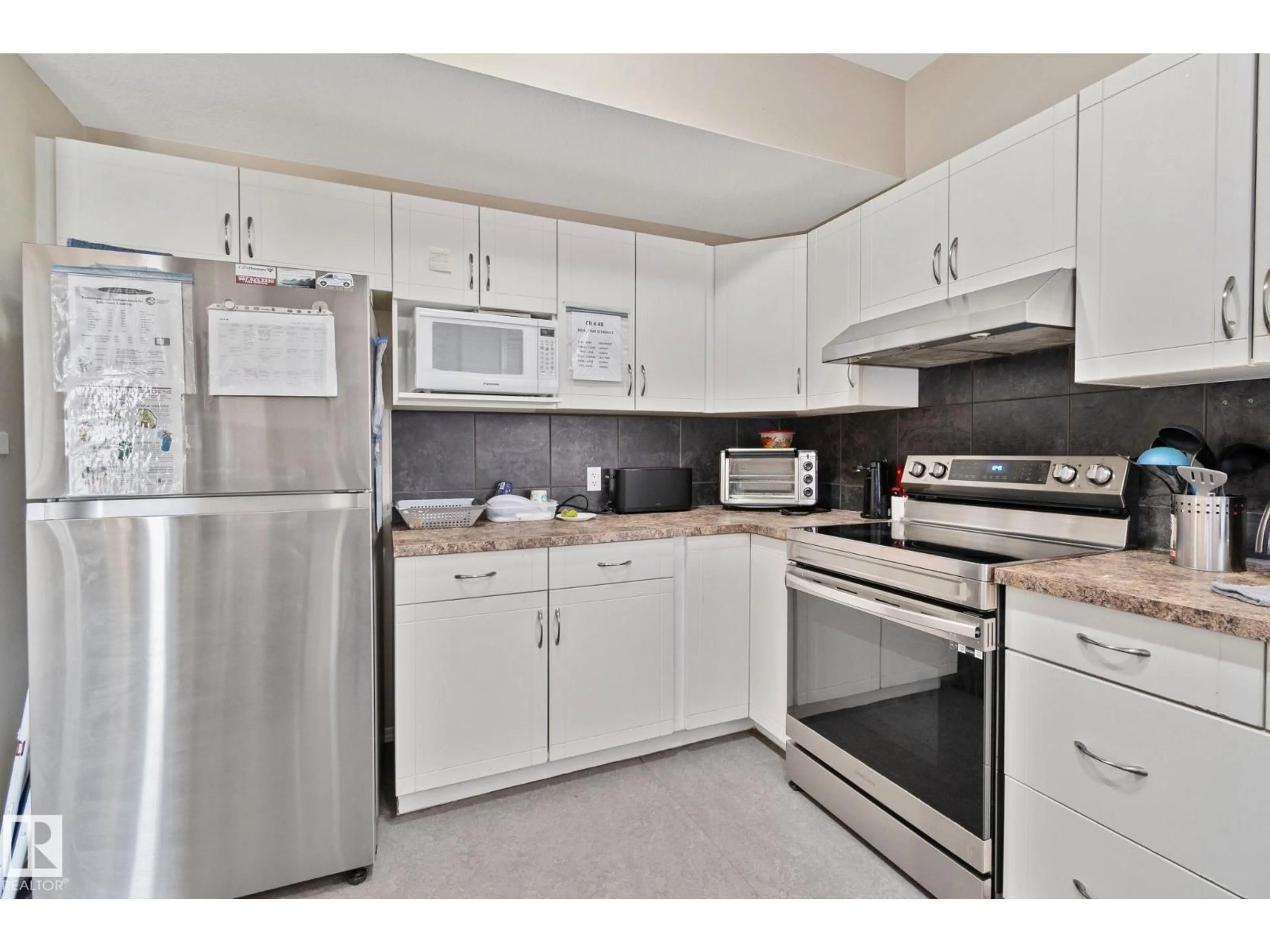 Standard kitchen, unknown for 9512 154 ST, Edmonton Alberta T5P2E9