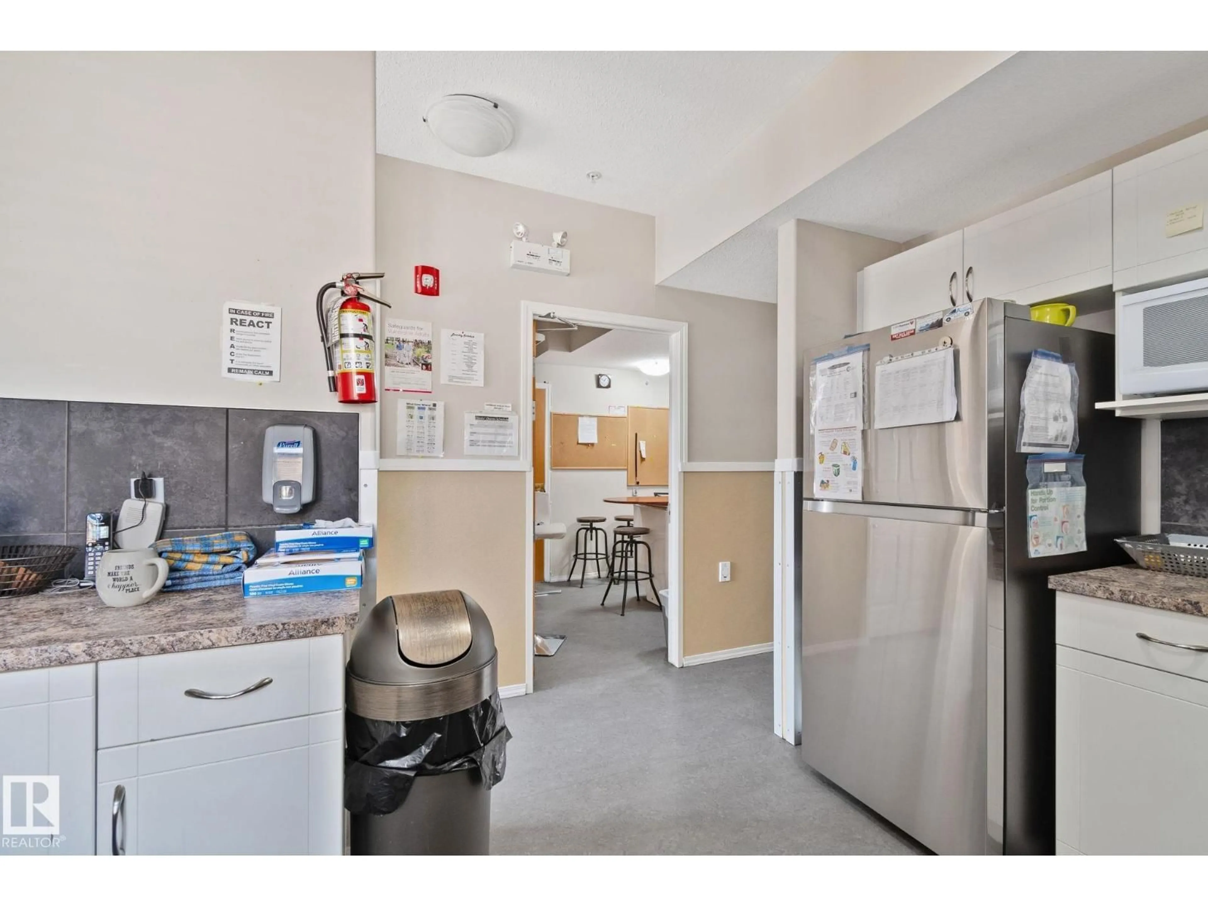 Standard kitchen, unknown for 9512 154 ST, Edmonton Alberta T5P2E9