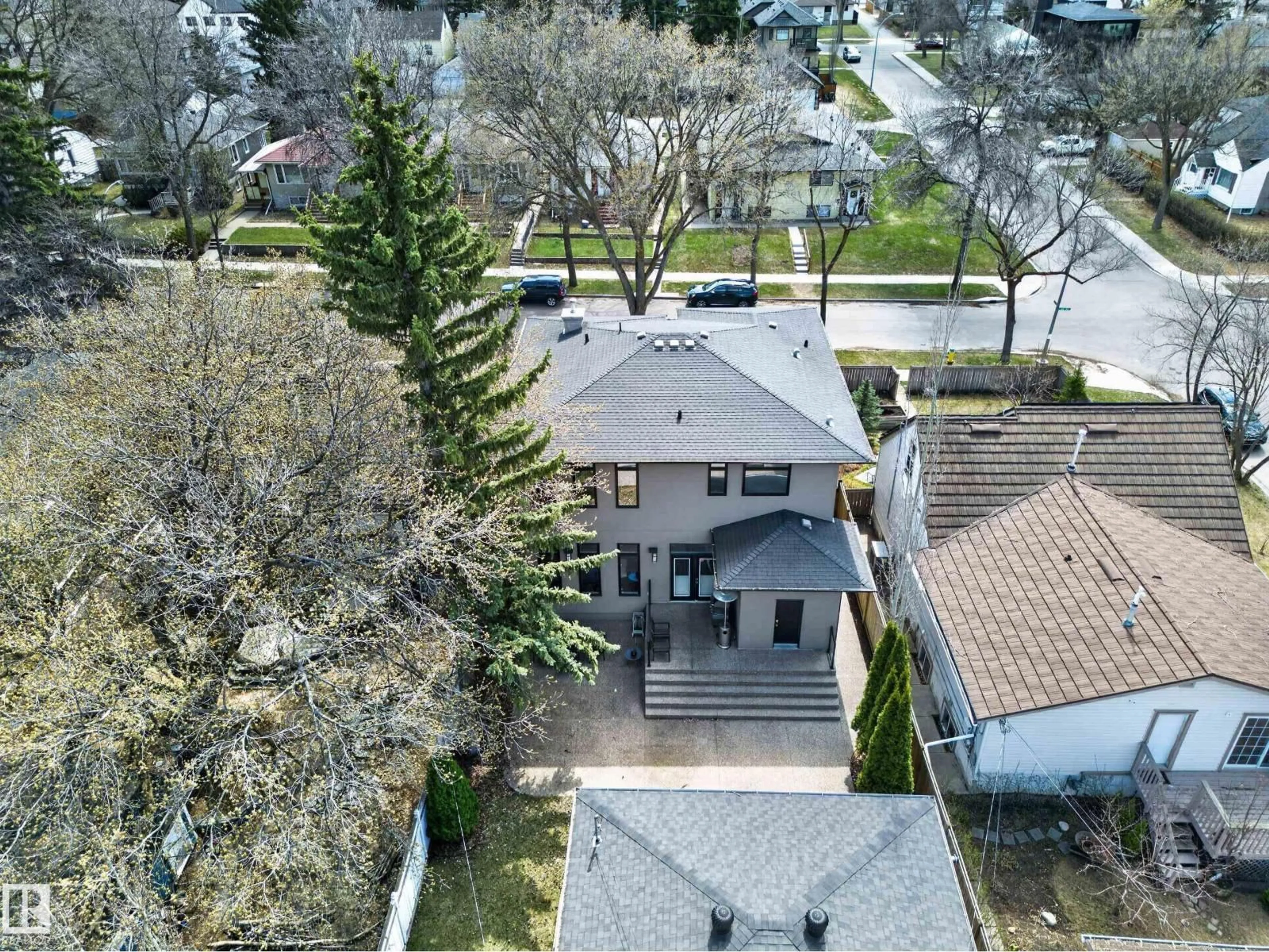 A pic from outside/outdoor area/front of a property/back of a property/a pic from drone, street for NW - 10650 66 AV, Edmonton Alberta T6H1X6