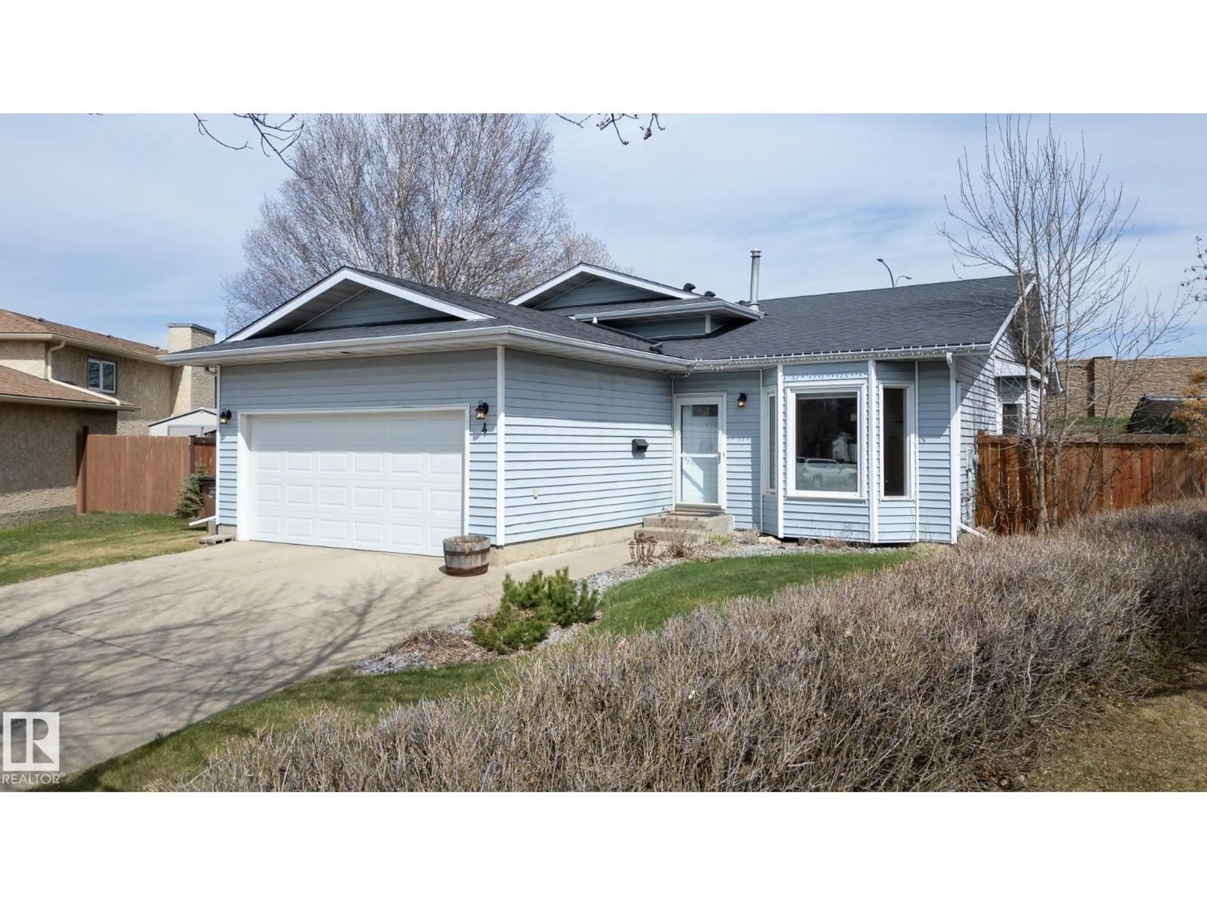Home with vinyl exterior material, street for 4 DORSET PL, St. Albert Alberta T8N5L8