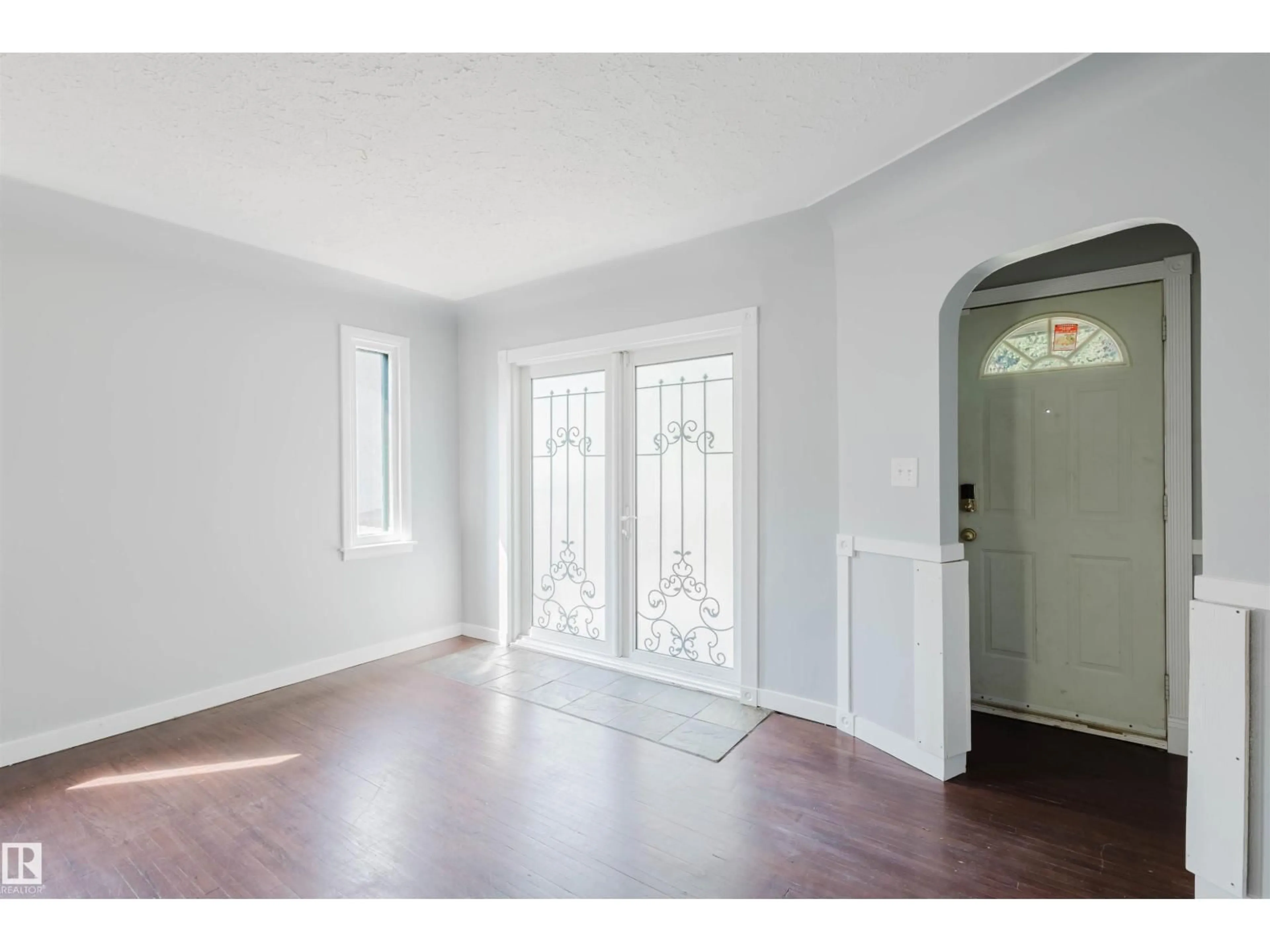 Indoor entryway for 9731 162 ST, Edmonton Alberta T5P3L1