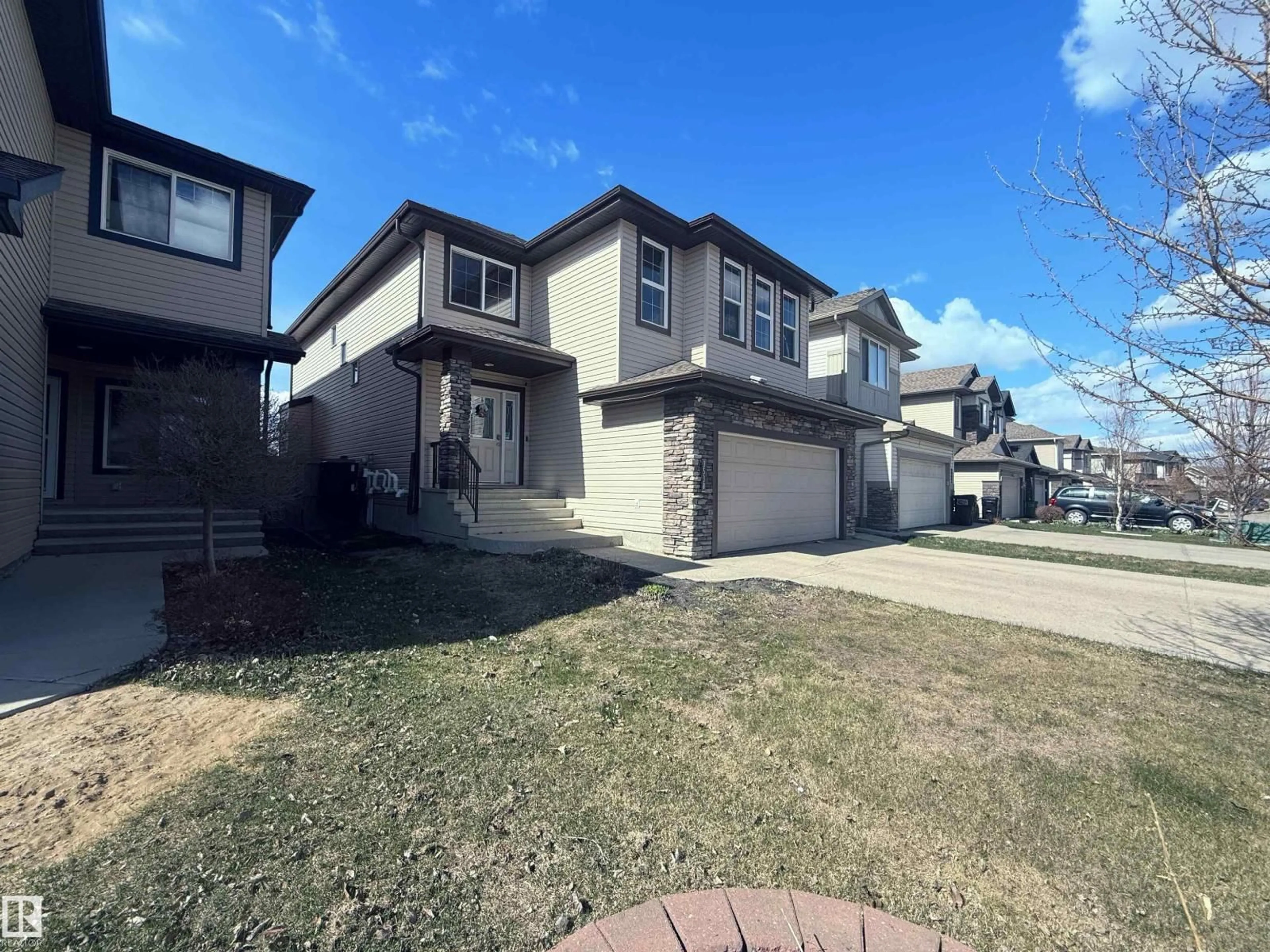 A pic from outside/outdoor area/front of a property/back of a property/a pic from drone, street for 3538 CLAXTON CR, Edmonton Alberta T6W0Z6