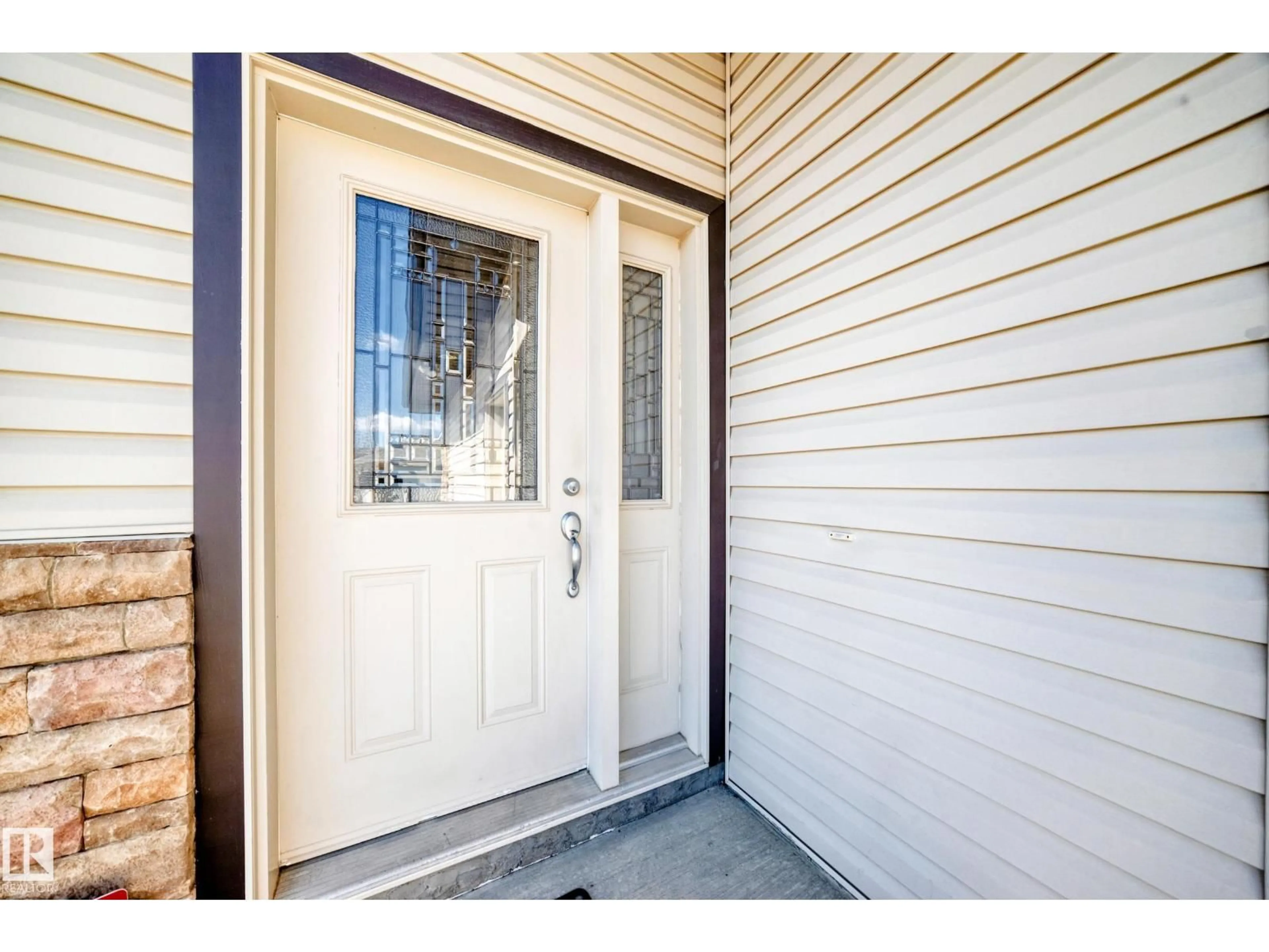 Indoor entryway for 1221 CUNNINGHAM DR, Edmonton Alberta T6W6R2