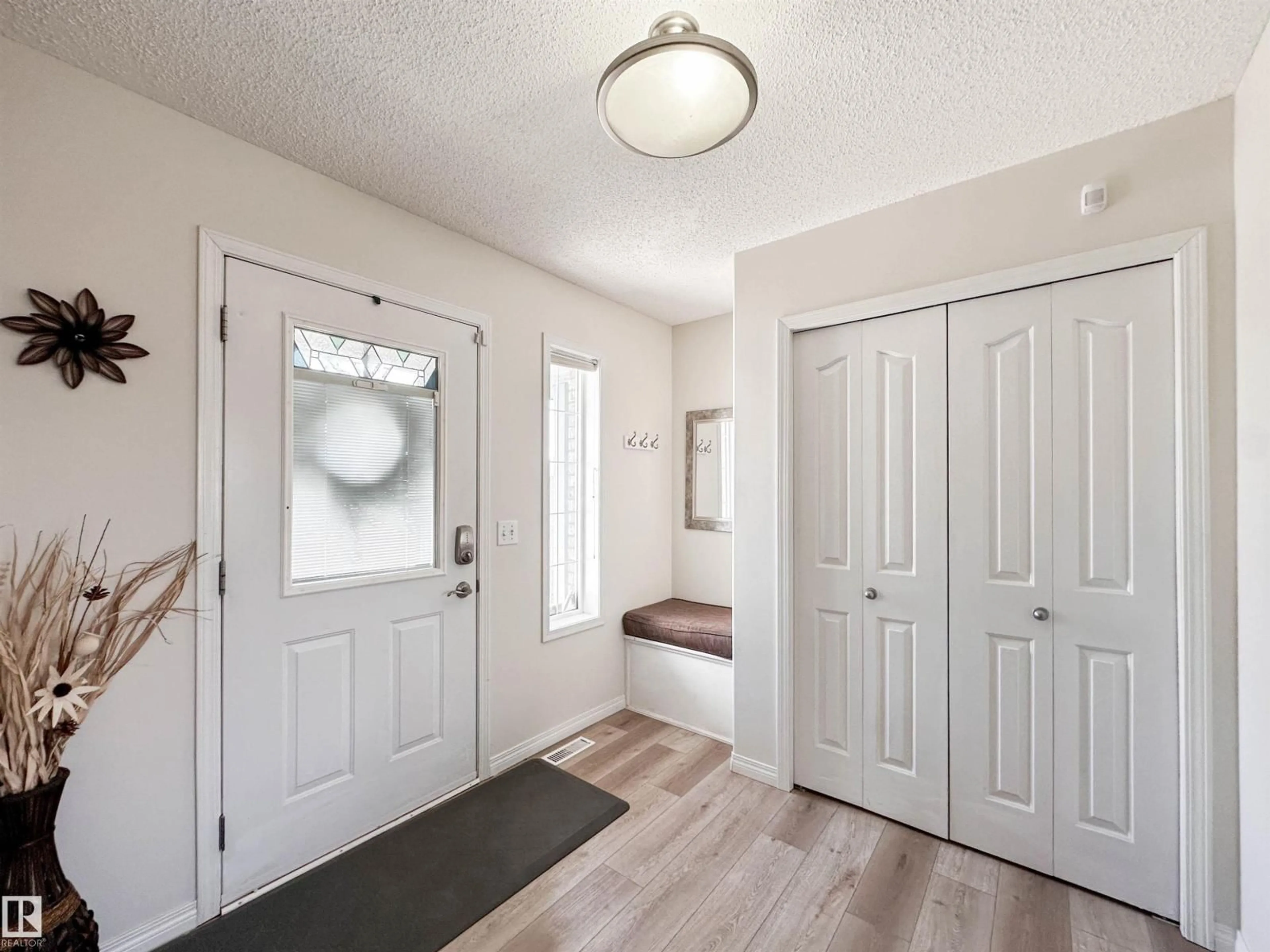 Indoor entryway for 6 NORFOLK CL, St. Albert Alberta T8N7B8