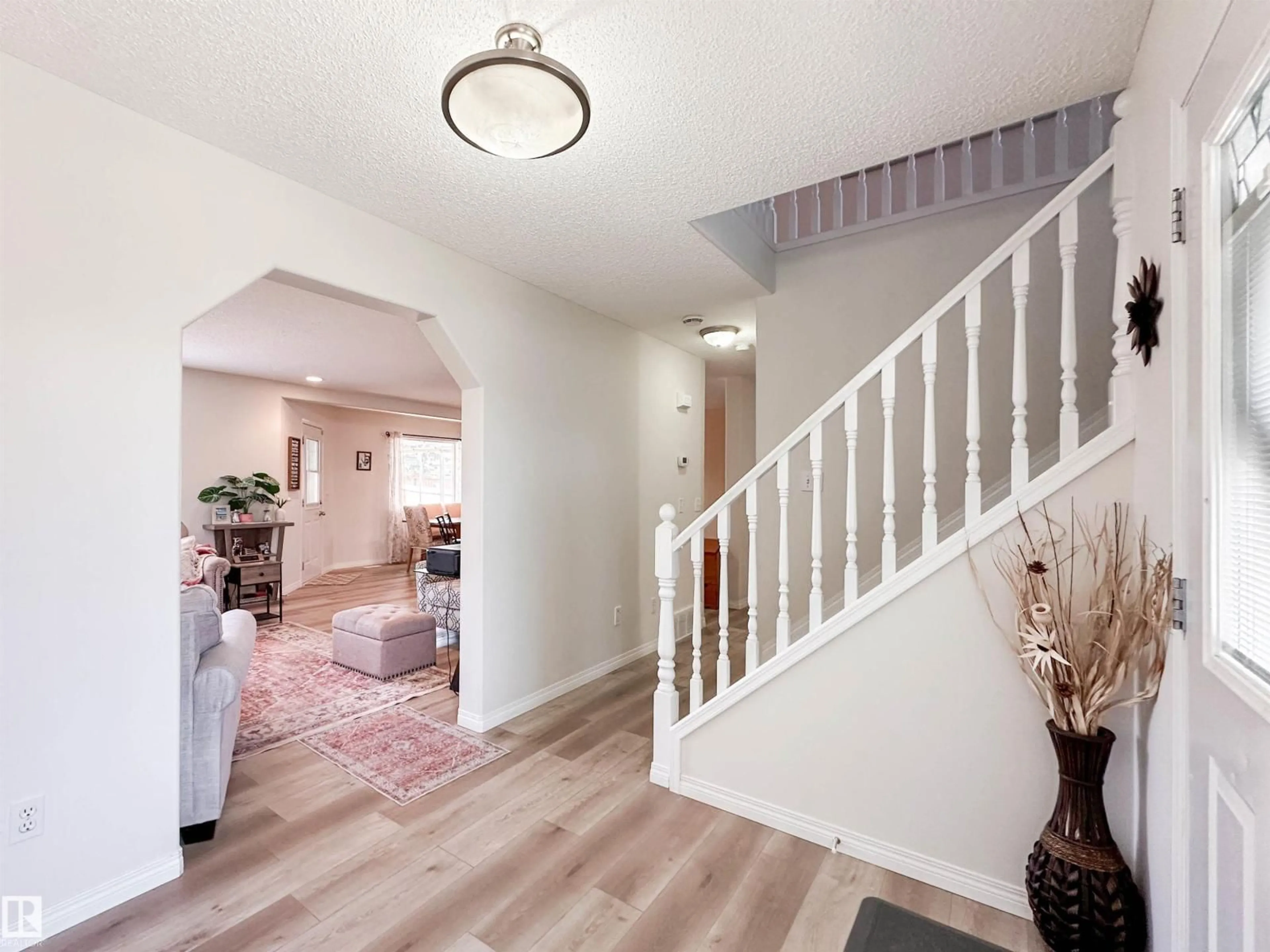 Indoor entryway for 6 NORFOLK CL, St. Albert Alberta T8N7B8