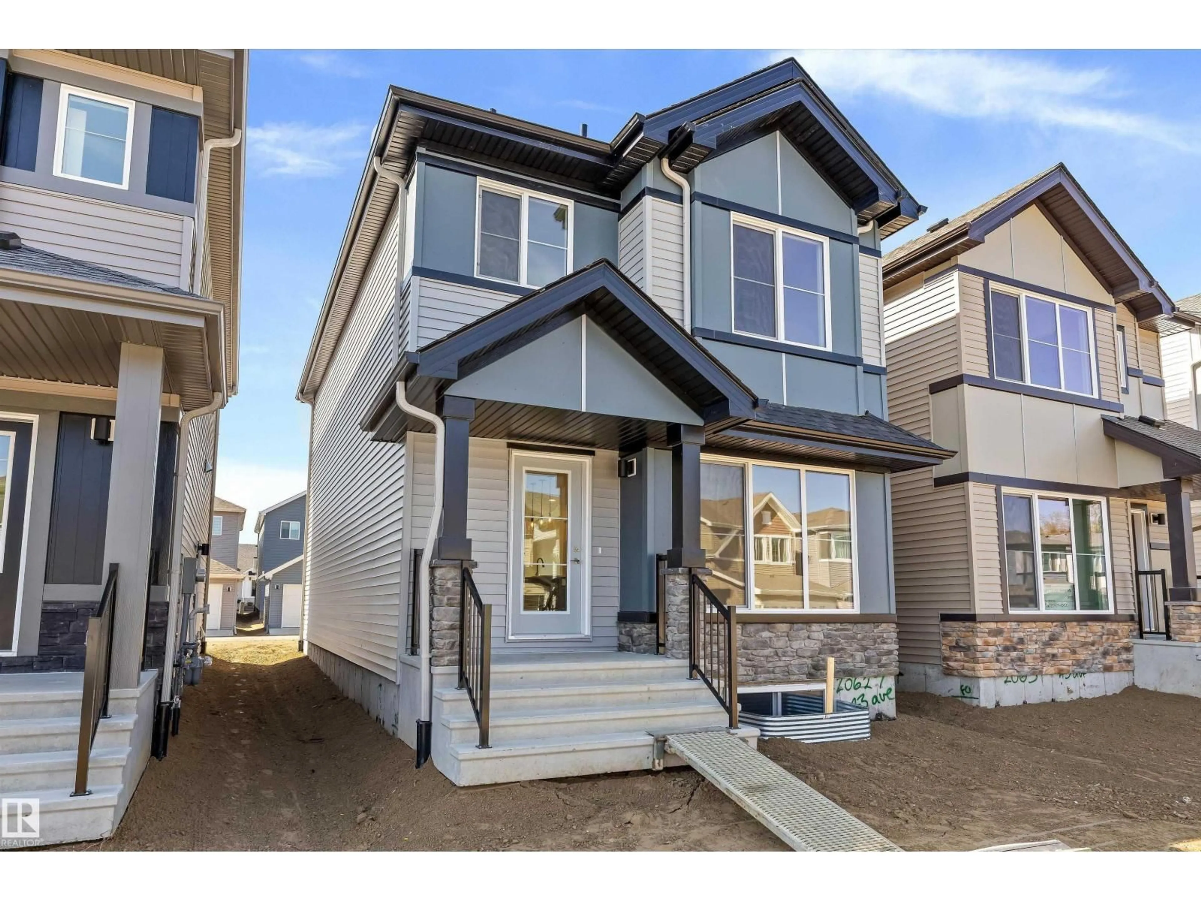 Home with vinyl exterior material, street for 20627 43 AV, Edmonton Alberta T6M3E3